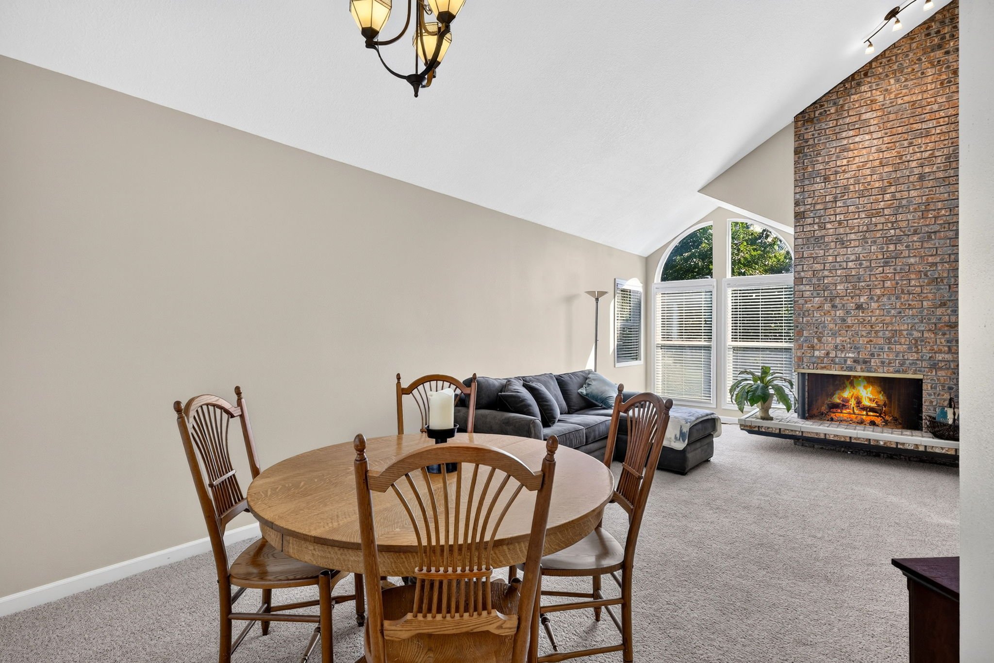 7625 Ridgewood Dr-14.jpg