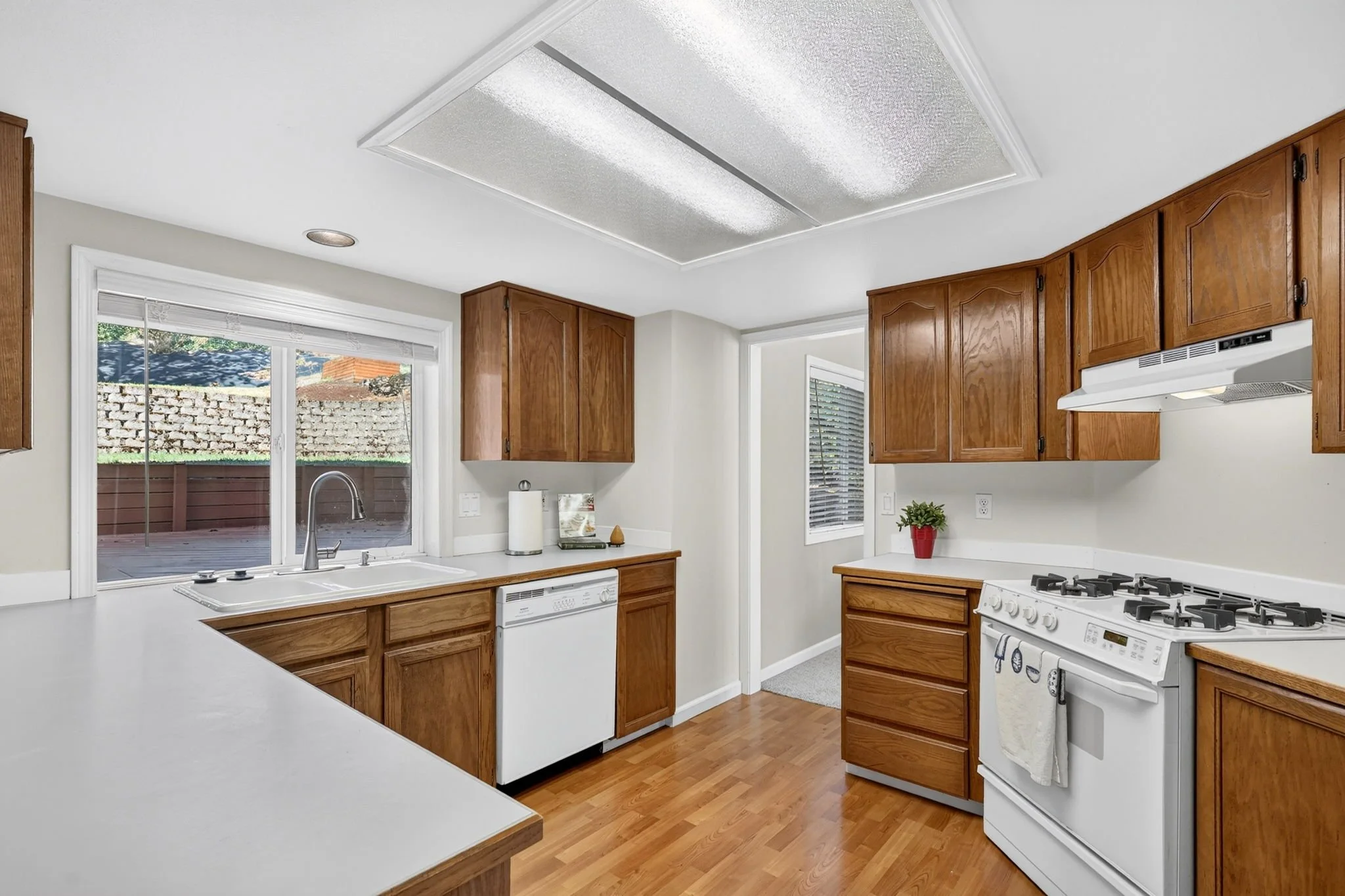 7625 Ridgewood Dr-21.jpg