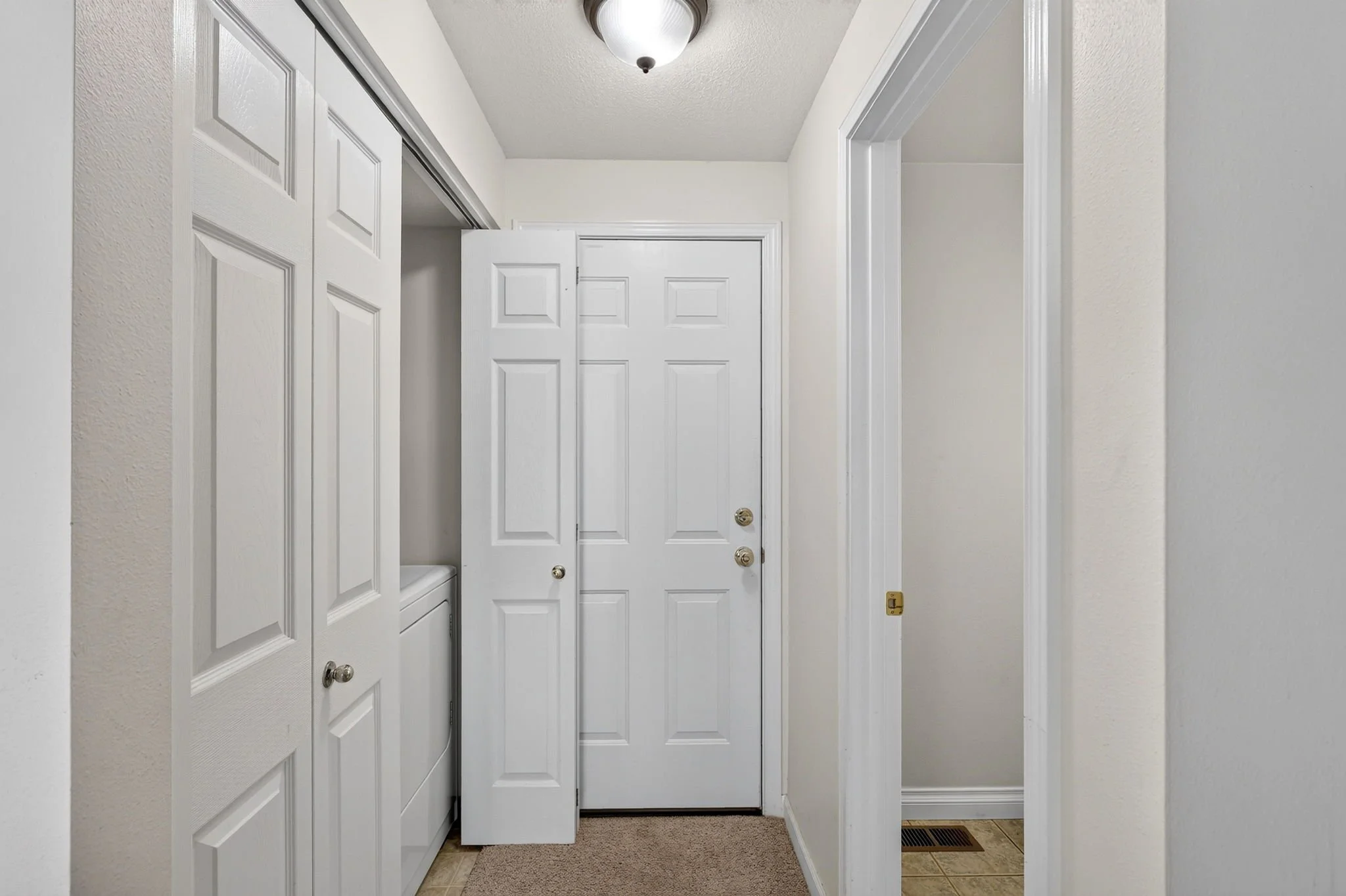7625 Ridgewood Dr-25.jpg