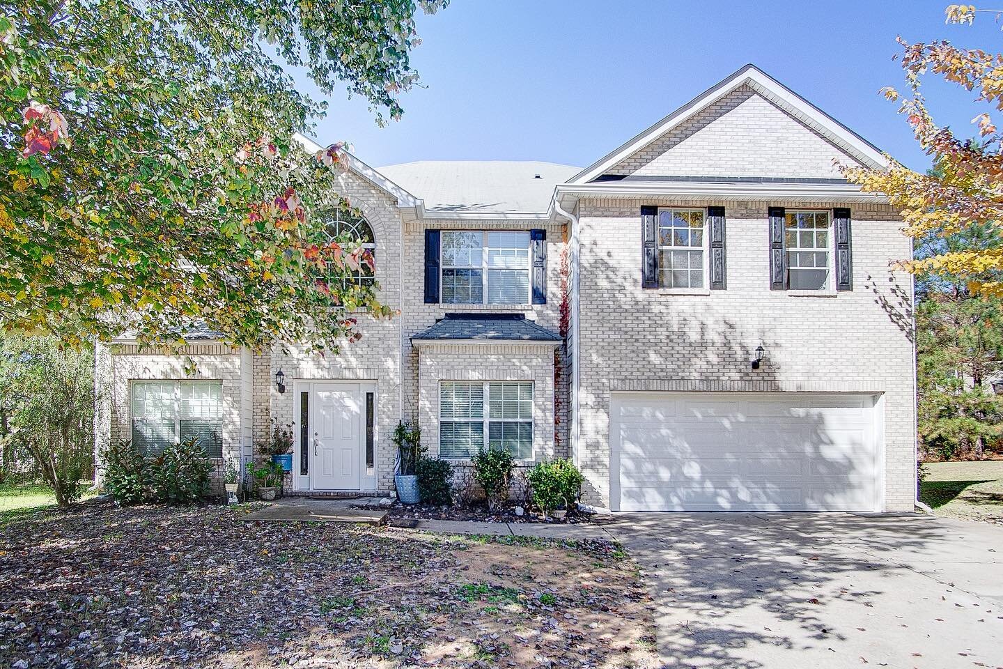 That white brick😍
@tabithaboydrealty 
.
#atlatarealestate #atlantarealtors #northgeorgiarealestate #northgeorgiarealtor #northwestgeorgiarealestate #northwestgeorgiarealtor #dallasgarealestate