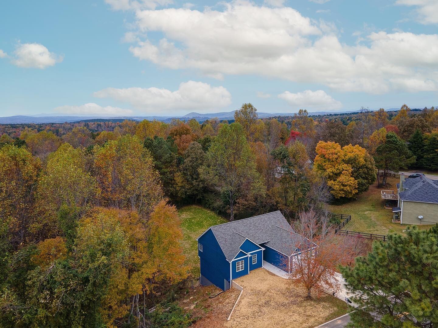 If you were looking for the perfect time to have professional listing photos done now is it!! 
Realtor: @jenniferhillegas 
.
#atlantarealestate #jasperrealestate #jasperrealtor #northgeorgiarealtor #northgeorgiarealestate #dronephotography #ellijayre