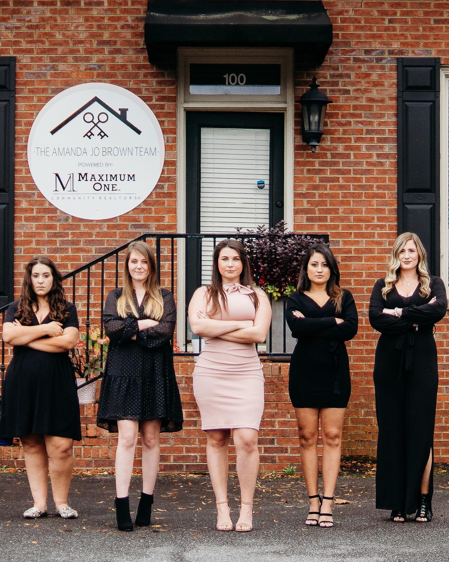 We had so much hanging out with the Amanda jo brown team while doing their team photos💕
.
#atlantarealestate #northgeorgiarealtor #northwestgeorgiarealestate #calhoungarealestate