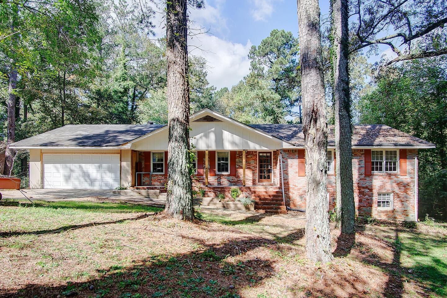 Look at this adorable brick home😍
.
#austellrealestate #northgarealestate #atlantarealestate