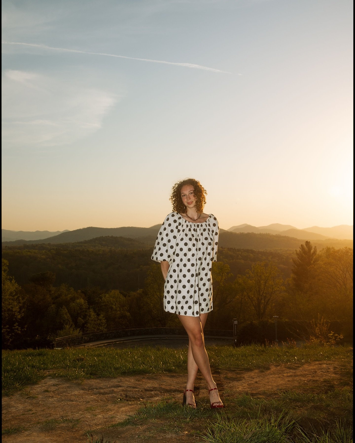 Little grad shoot from yesterday, with cutie pants Amelia! (+a mallard friend) Haven’t done a portrait session since I moved to Asheville, and it felt real gooood.