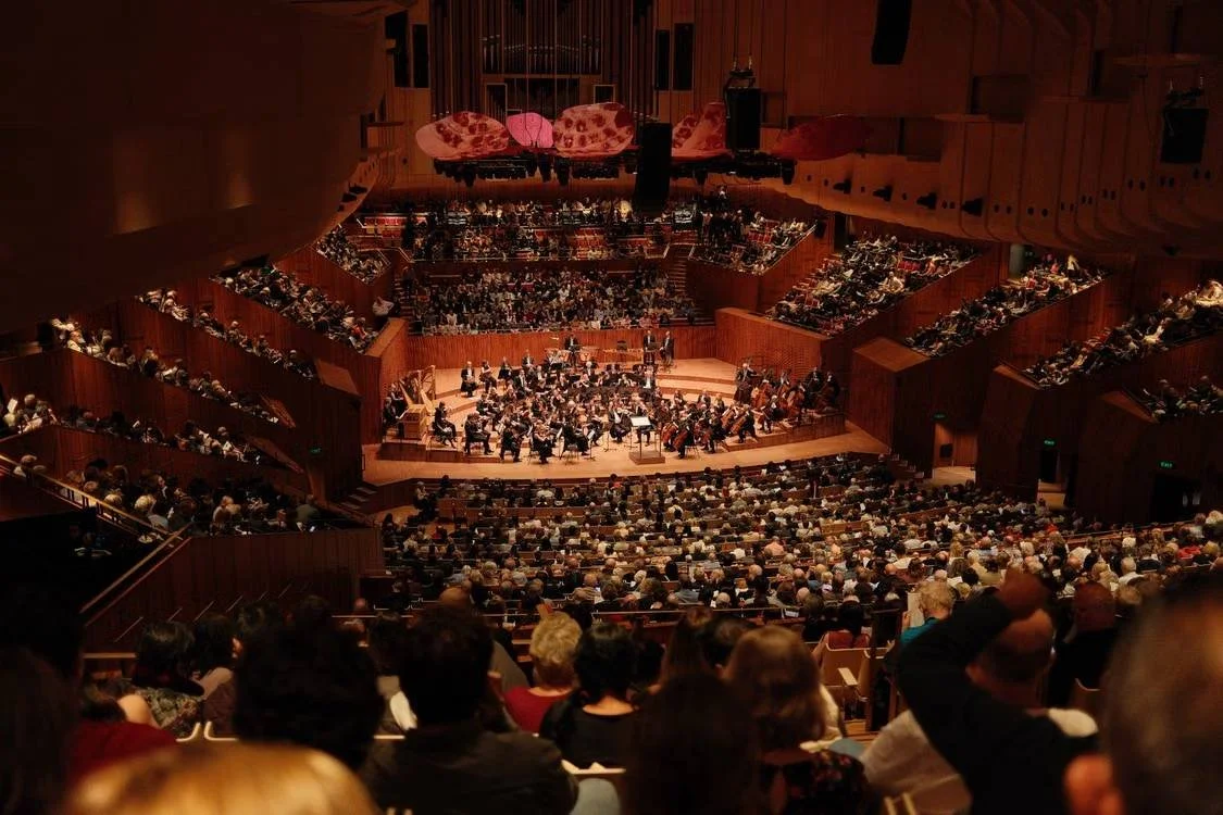 Can You Take Photos During a Concert? Understanding Symphony Etiquette