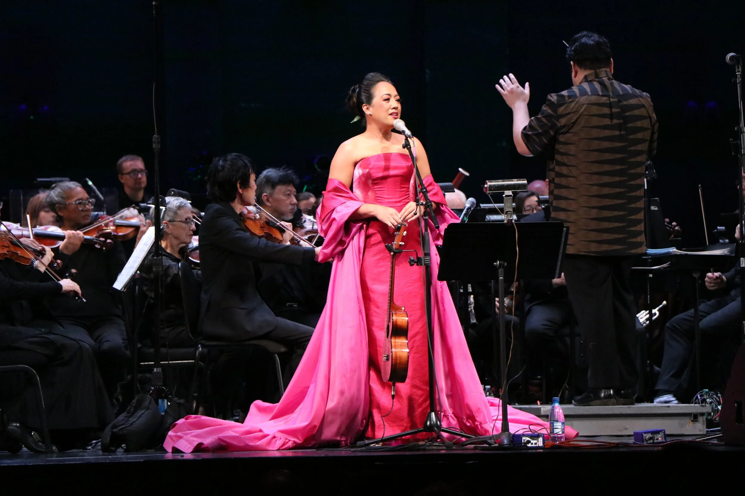 Raiatea Helm with the symphony 