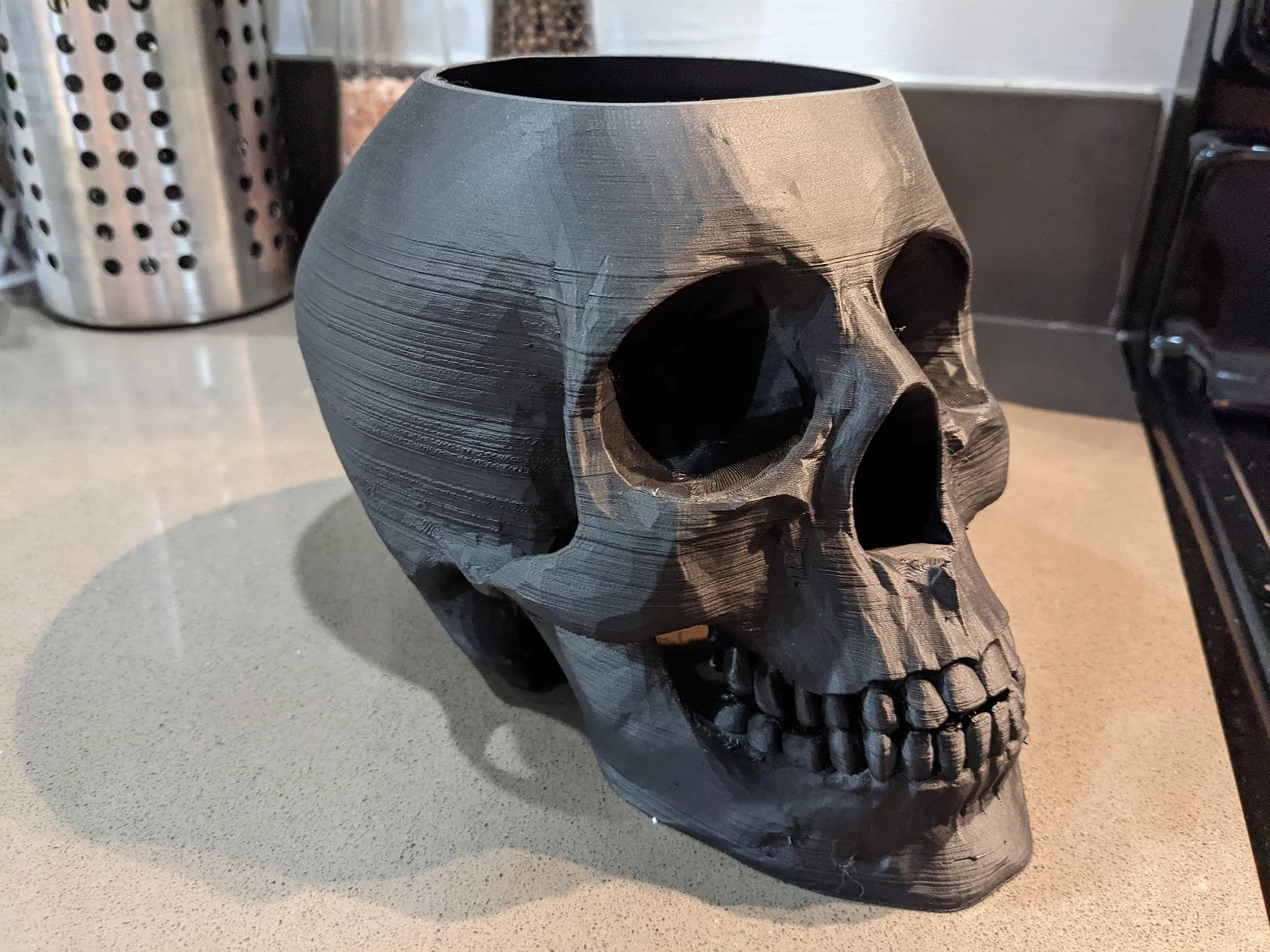 Skull planter pot