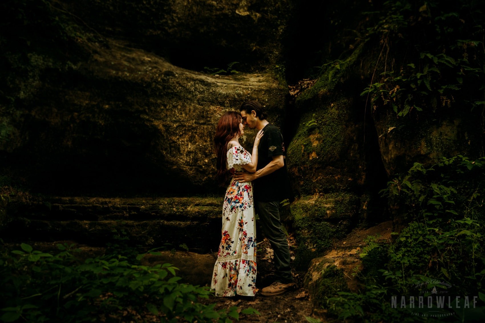 A sunny Doty Park engagement session in Neenah, Wisconsin 