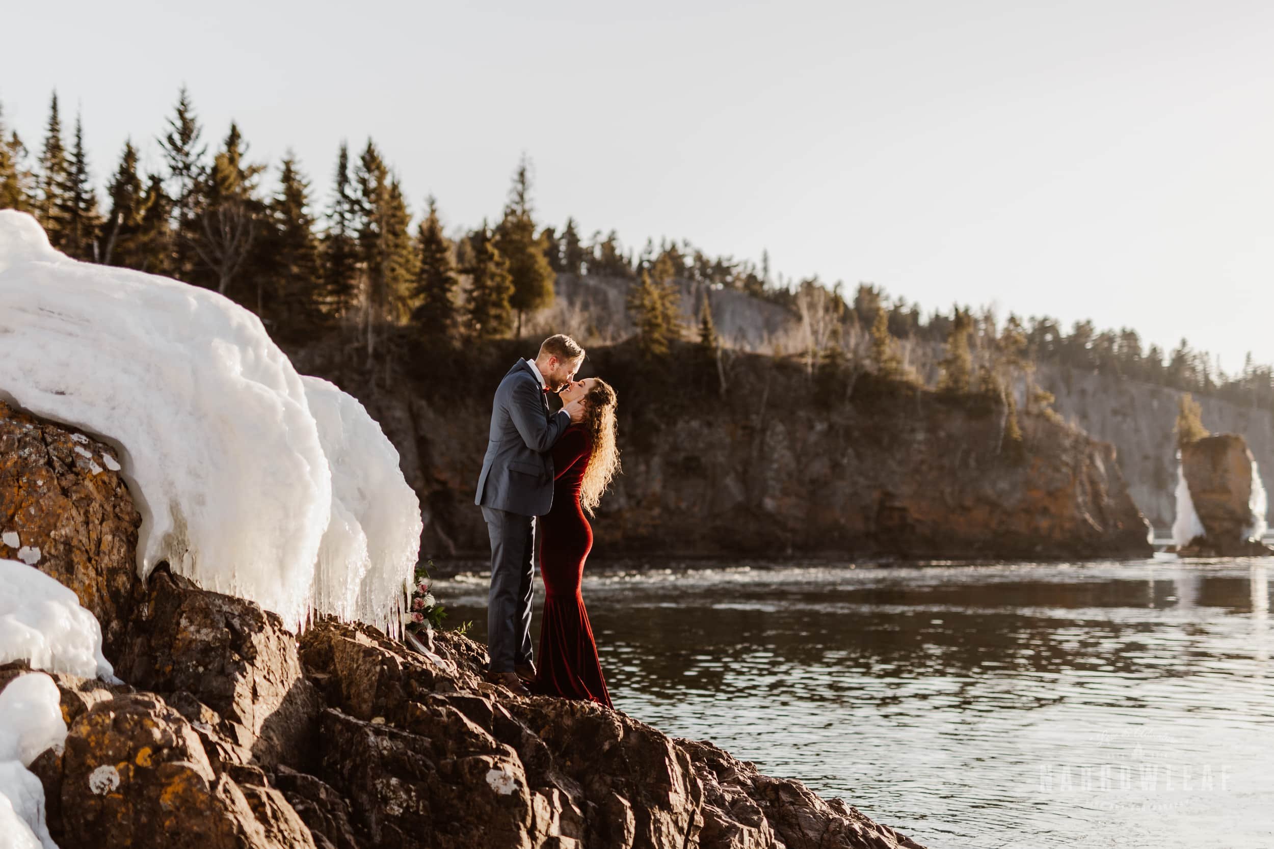 winter-adventure-elopement-tettegouche-state-park-minnesota-Narrowleaf_Love_and_Adventure_Photograph.jpg (3).jpg