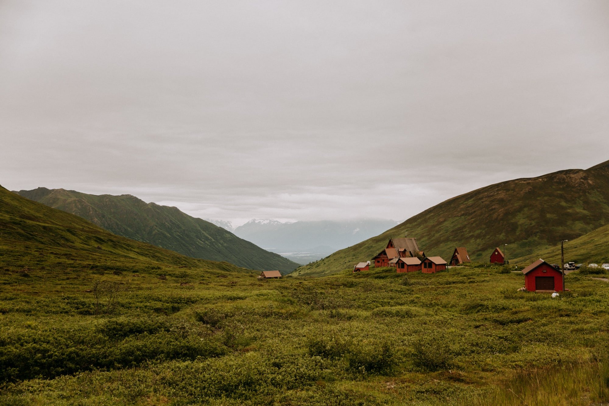 Alaska-hiking-hatcher-pass-Narrowleaf_Love_and_Adventure-elopement-Photography-8.jpg.jpg