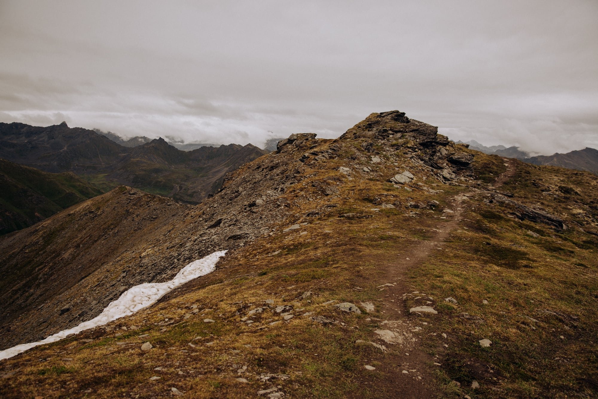 Alaska-hiking-hatcher-pass-Narrowleaf_Love_and_Adventure-elopement-Photography-49.jpg.jpg
