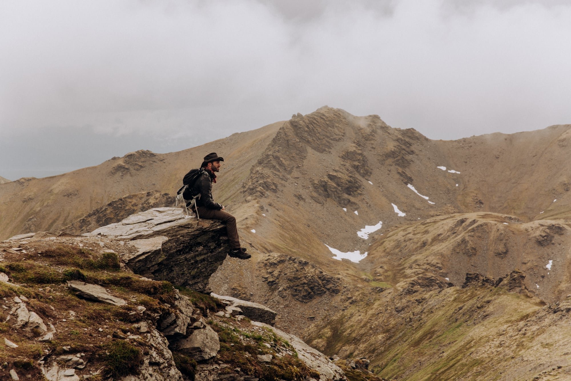 Alaska-hiking-hatcher-pass-Narrowleaf_Love_and_Adventure-elopement-Photography-54.jpg.jpg