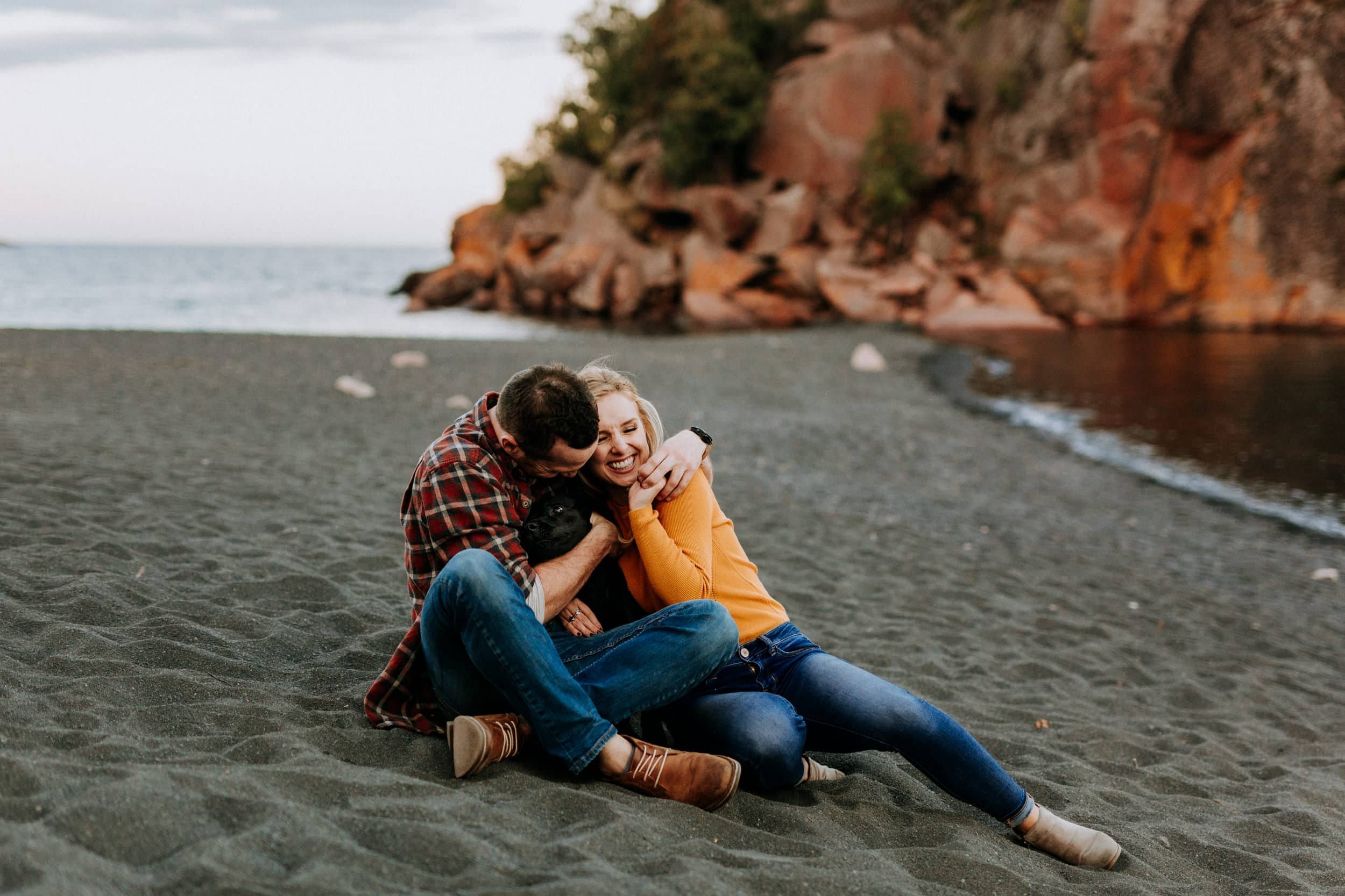 black-beach-lake-superior-engagement-photos-2.jpg