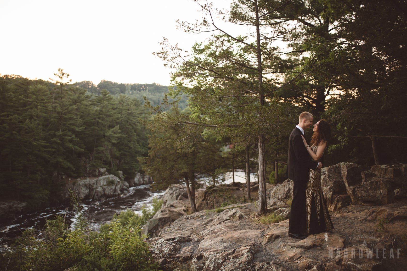 engagement-photos-st-croix-falls(4).jpg