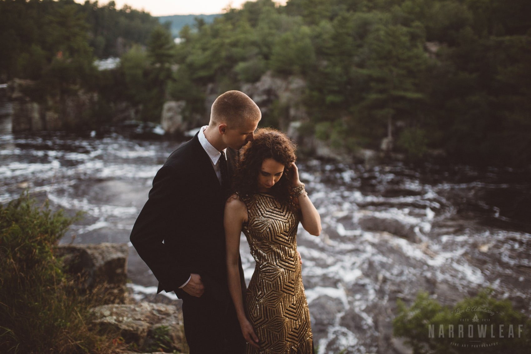 engagement-photos-st-croix-falls(10).jpg