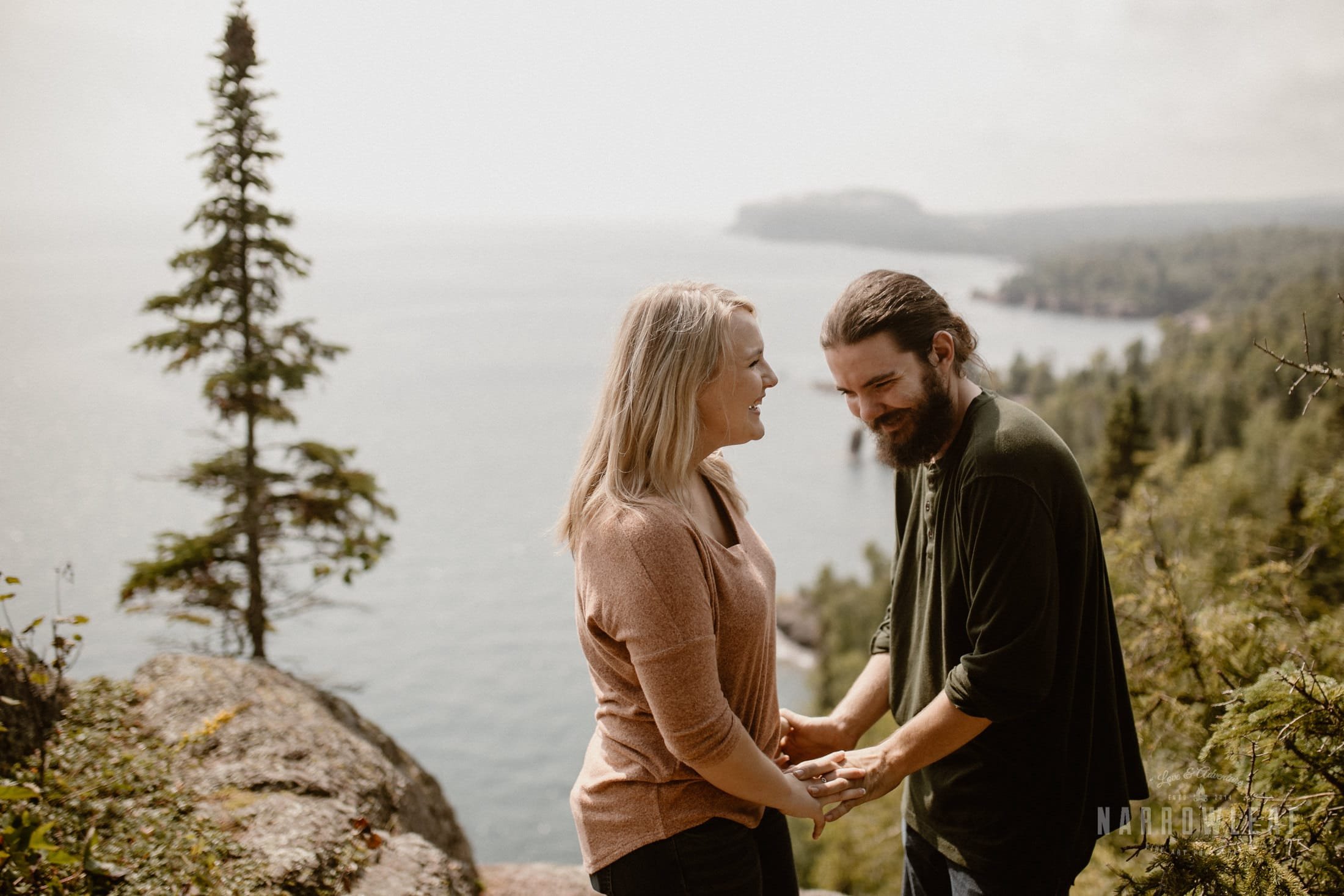 Minnesota-Hiking-Engagement-Photographer-Narrowleaf_Love_and_Adventure_Photography-Tettegouche-State-Park-6056.jpeg