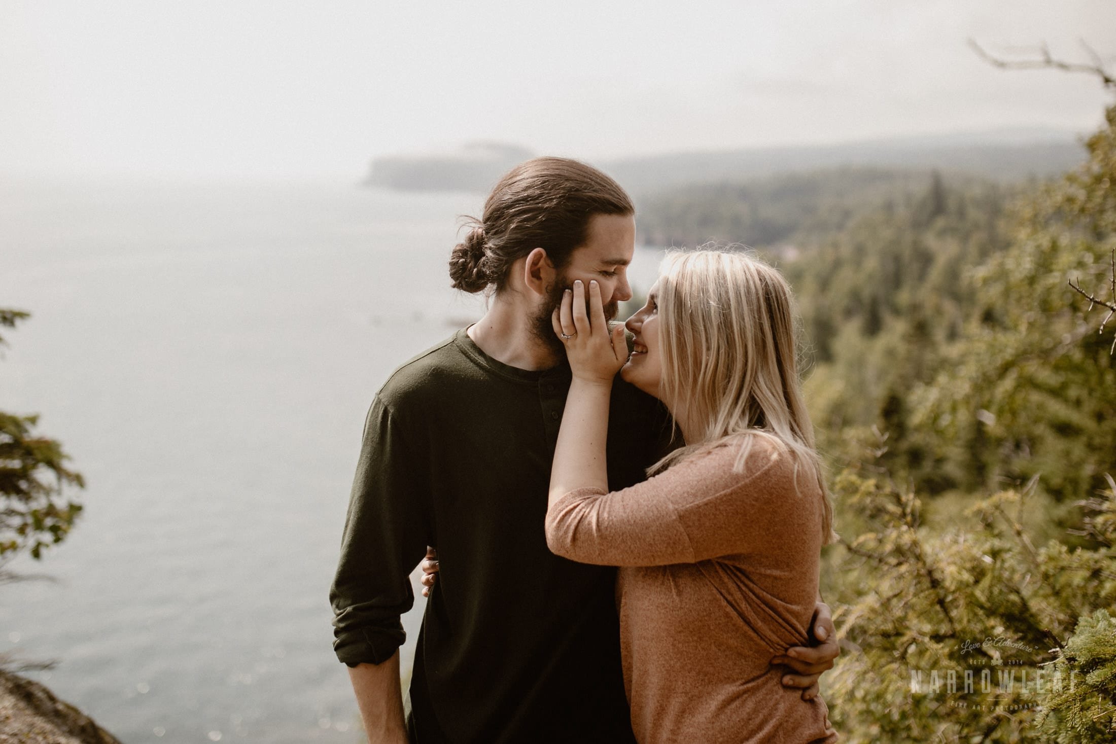 Minnesota-Hiking-Engagement-Photographer-Narrowleaf_Love_and_Adventure_Photography-Tettegouche-State-Park-6109.jpeg