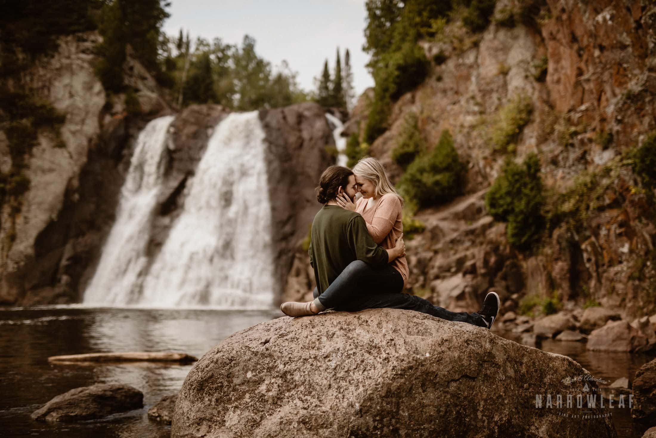 Minnesota-Hiking-Engagement-Photographer-Narrowleaf_Love_and_Adventure_Photography-Tettegouche-State-Park-7154.jpeg