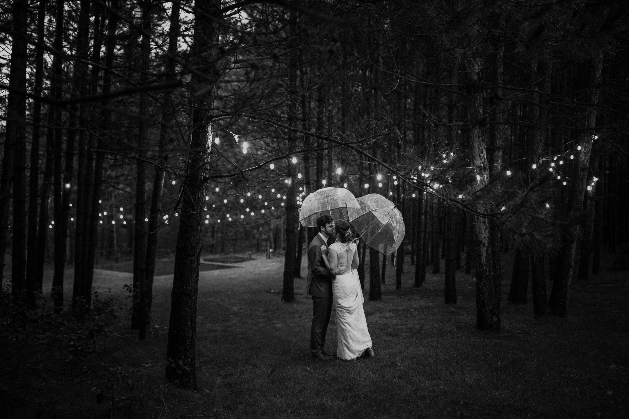 Burlap and Bells wedding photography in the rain.