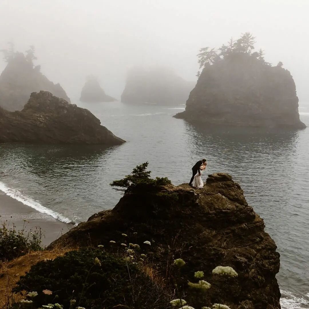 Oregon Coast Elopement!

I remember meeting Mandy for the first time when I photographed her senior portraits locally in WI. We re-connected years later when her and her fiance did a styled shoot with me and a couple of my photographer buds up on the