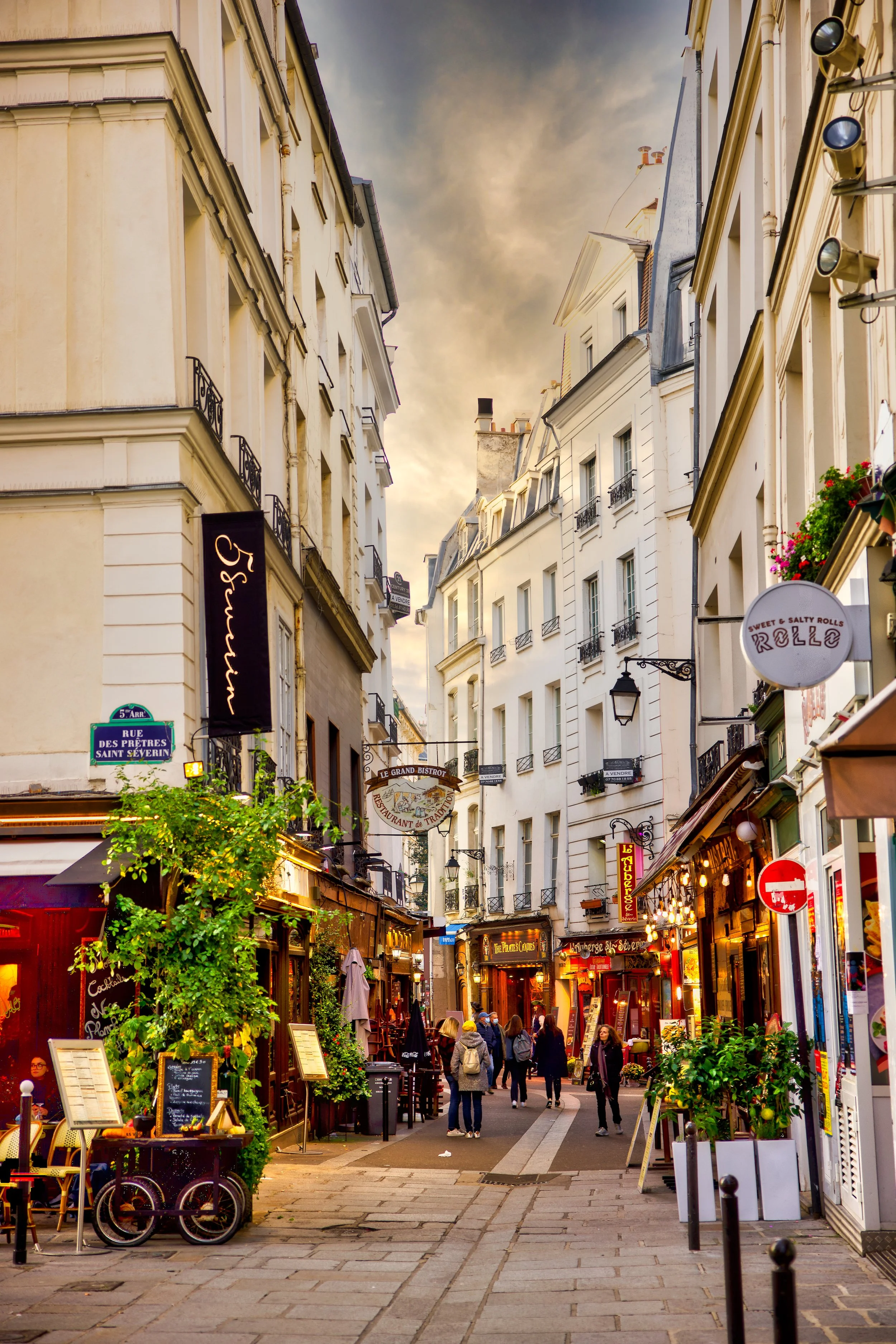 Paris Street Shops 1 .jpeg