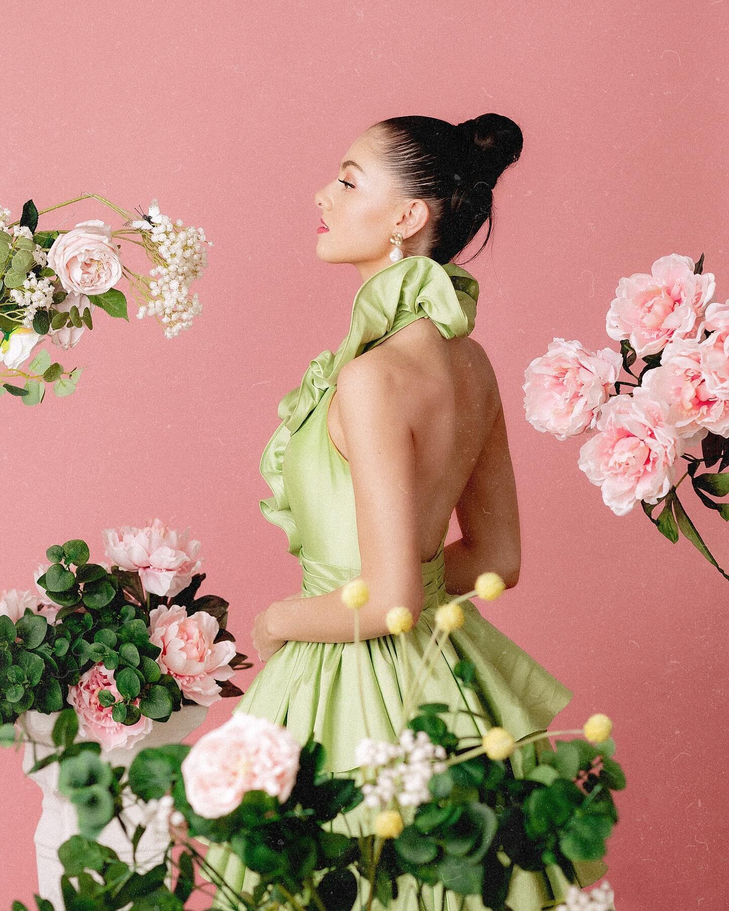 I saw @cadence_taryn prom dress and immediately needed to photograph it 🤭💚🌸