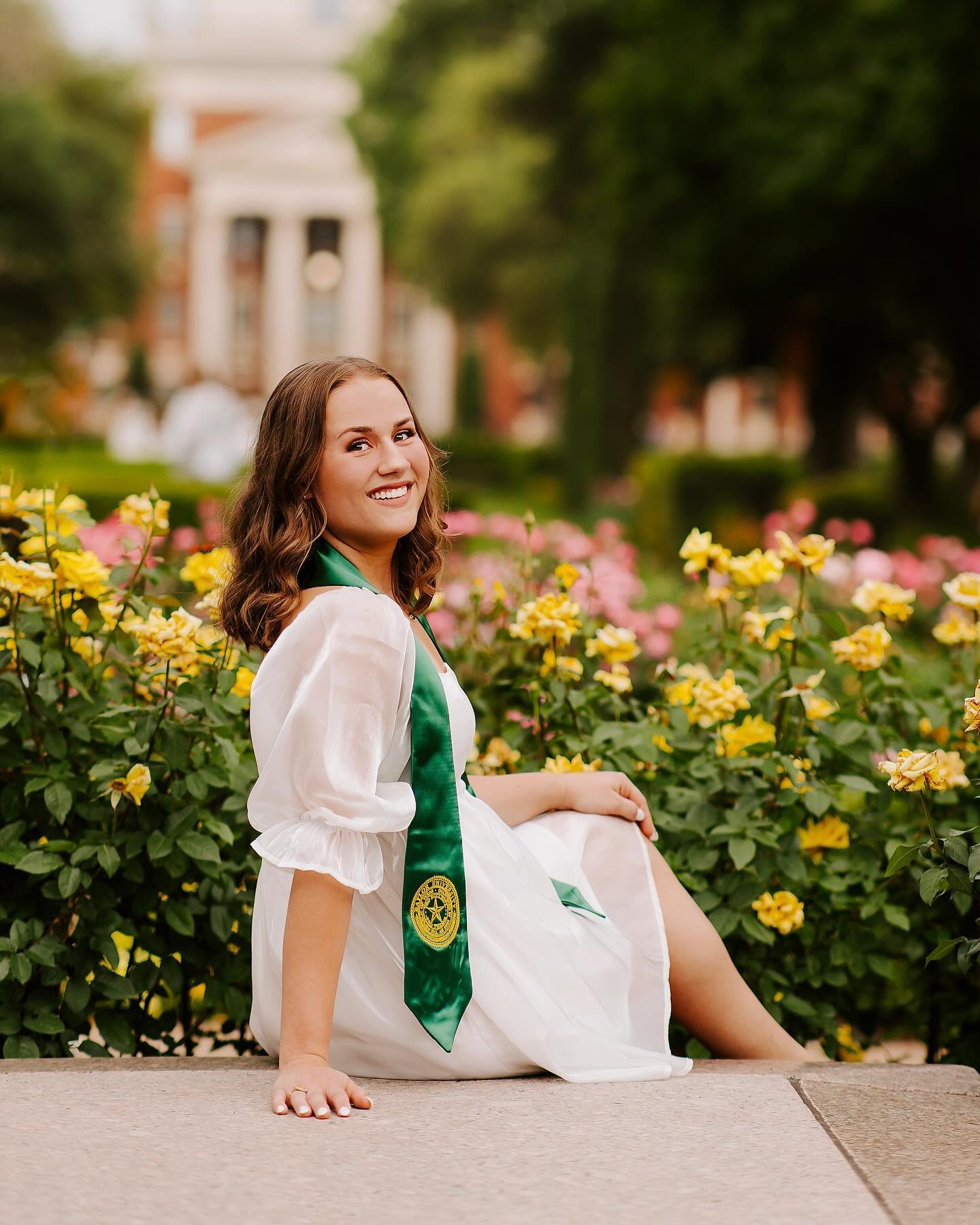 SNEAK PEEKS OF @calliehutyra 💚 the Baylor campus in the spring is just beautiful!! ☺️