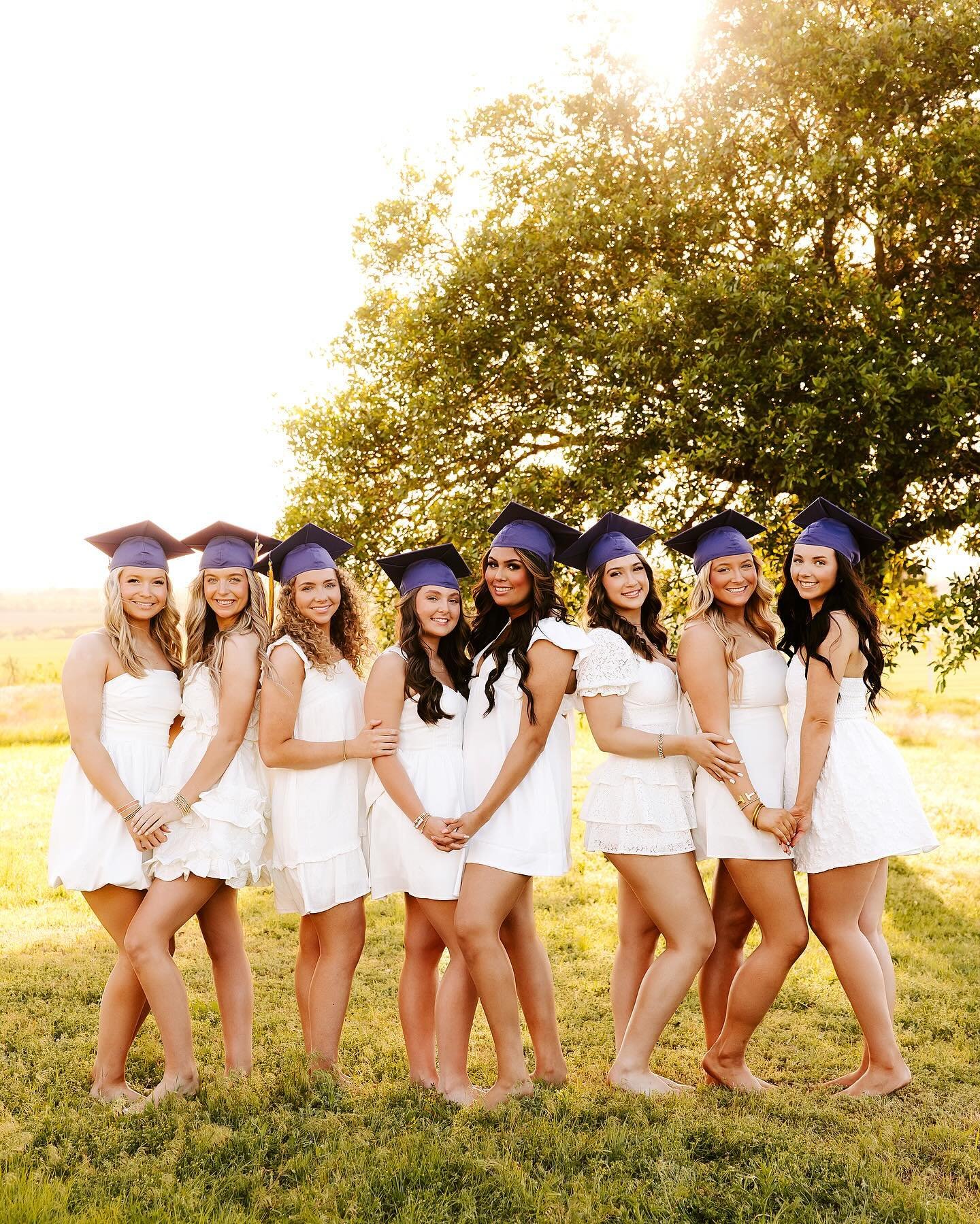 Oh my gosh! Let&rsquo;s make friend graduation shoots more of a thing &mdash; so much fun!!!!