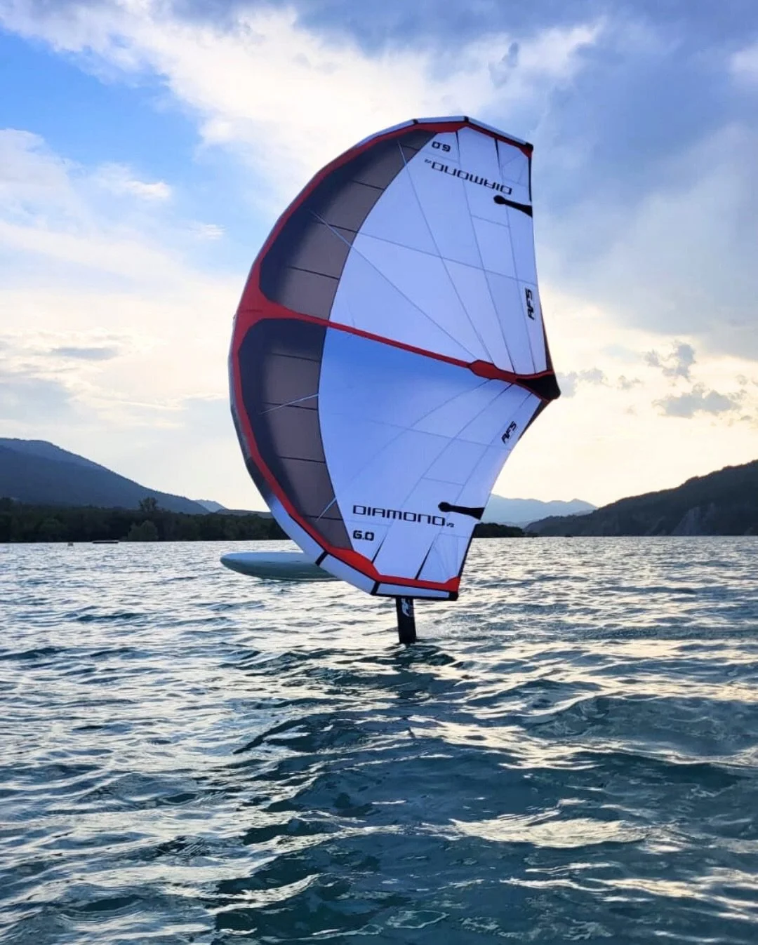 &Ccedil;a nous manque !! Et vous 🌊😁?? 
D&rsquo;ailleurs, les inscriptions pour la saison 2026 sont OUVERTES 🔥
Rdv sur notre site web pour r&eacute;server !
#wingfoil 
#windsurf 
#foiling