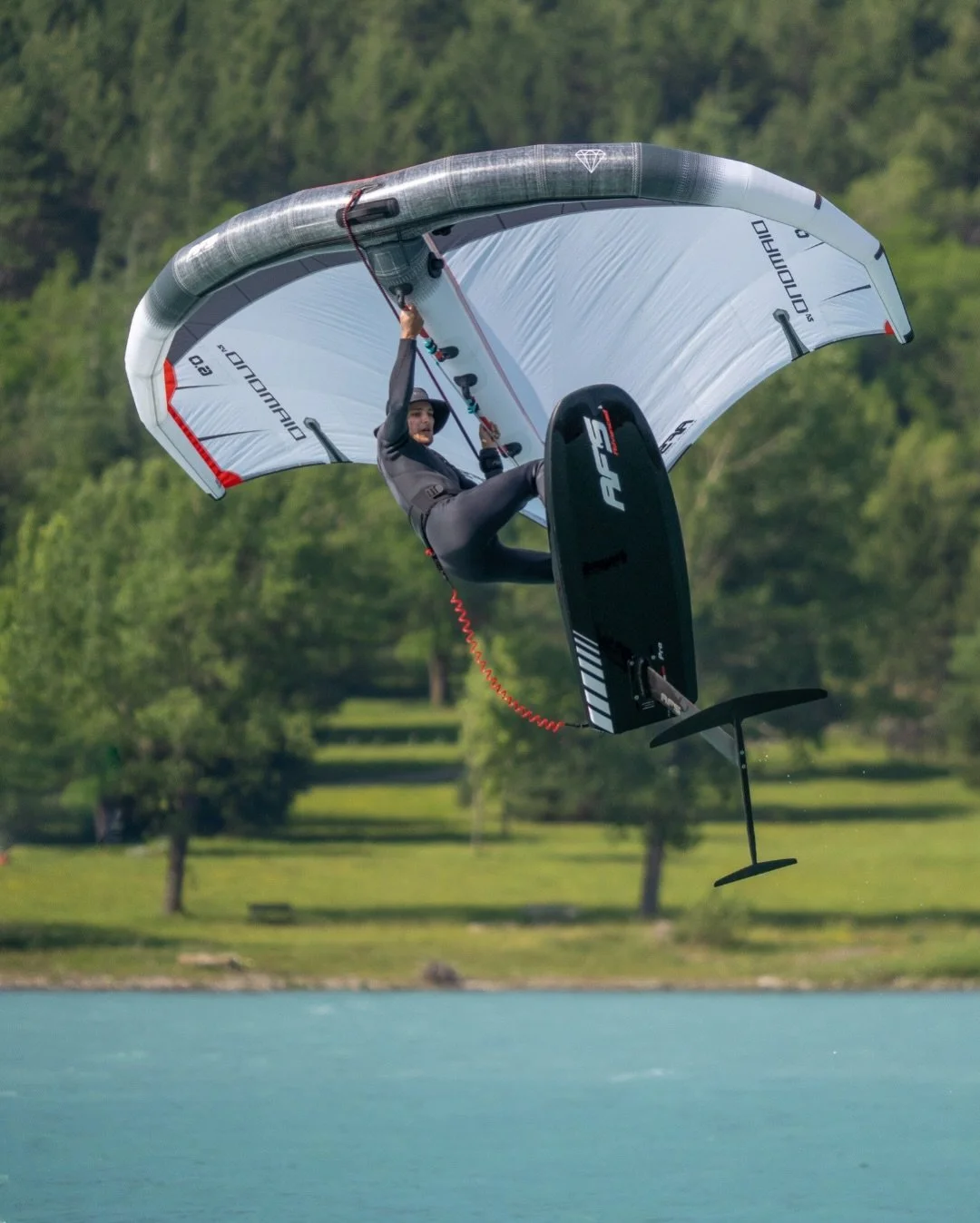 Toujours avec notre partenaire de choix  N*1 @afsfoils 🔥
Du mat&eacute;riel ☀️ performant ❤️&zwj;🔥 innovant 💡 Accessible ❤️ 

Comme chaque ann&eacute;e au SPOT, on a hate de vous d&eacute;voiler  de la nouveaut&eacute; et du matos neuf 🎁 tic tac 