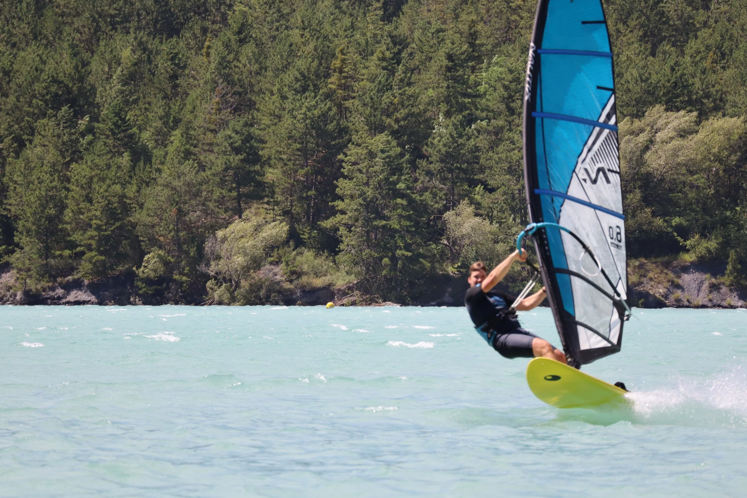 windsurf lac de serre-ponçon