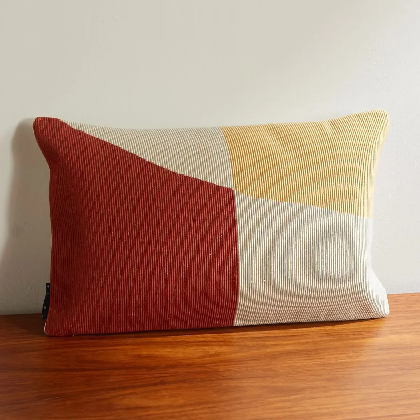 Printed and embroidered &lsquo;mock cord&rsquo; cushion for @theconranshopofficial 

Photo: @mrporter 

 ⠀
⠀
⠀
⠀
⠀
⠀
⠀
⠀
#theconranshop #homeware #lifestyle #cushion #homewaredesigner #productdesigner #textiledesign #homedecor #freelancedesigneruk