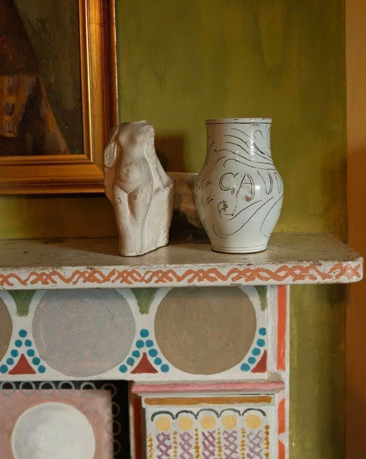 Finally got myself to Charleston House in Sussex for the ultimate inpso trip!

Every room is a dream of hand-painted surfaces, layered hand-made textiles, and eclectic objects. In an age of perfectly polished AI imagery on the internet, this kind of 