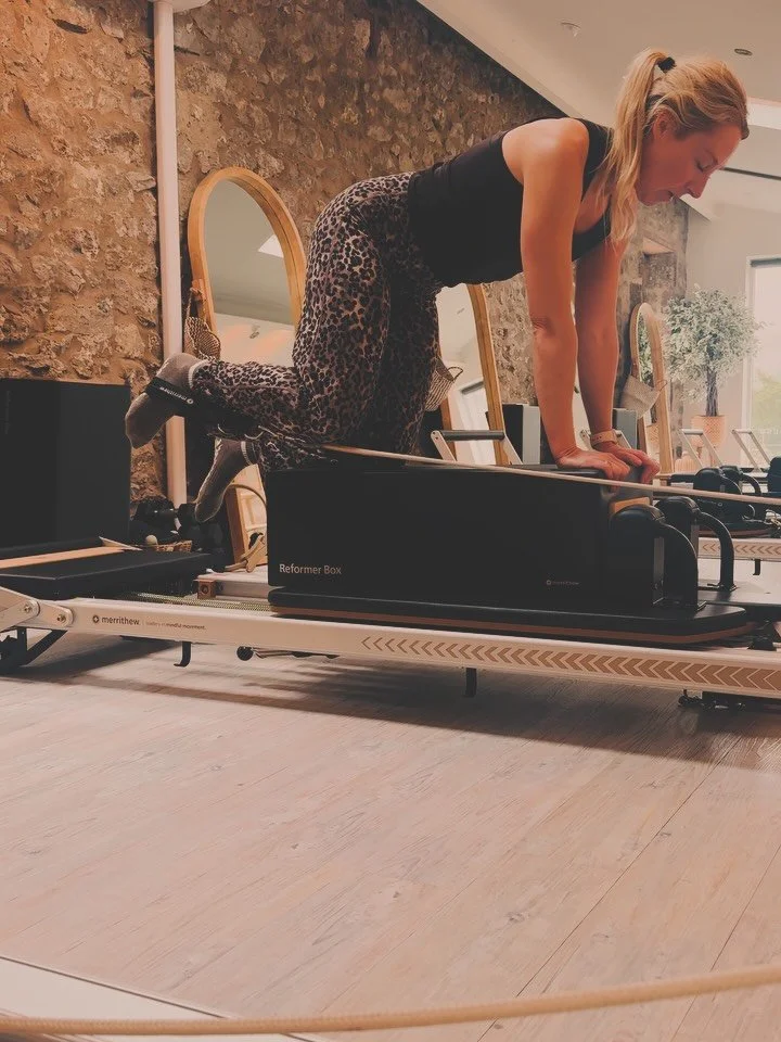 🌟 LONG BOX SERIES I TAUGHT THIS WEEK 🌟 

Whenever I look back over a class plan, I&rsquo;m always amazed at just how much we fit into 50 minutes.

This week we warmed up on the mat with Teasers before moving into Stomach Massage &amp; Footwork. Two