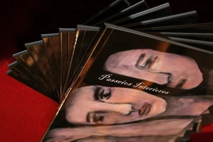 Passeios Interiores - Livro de pintura e poesia Júlia Fernandes | 2008