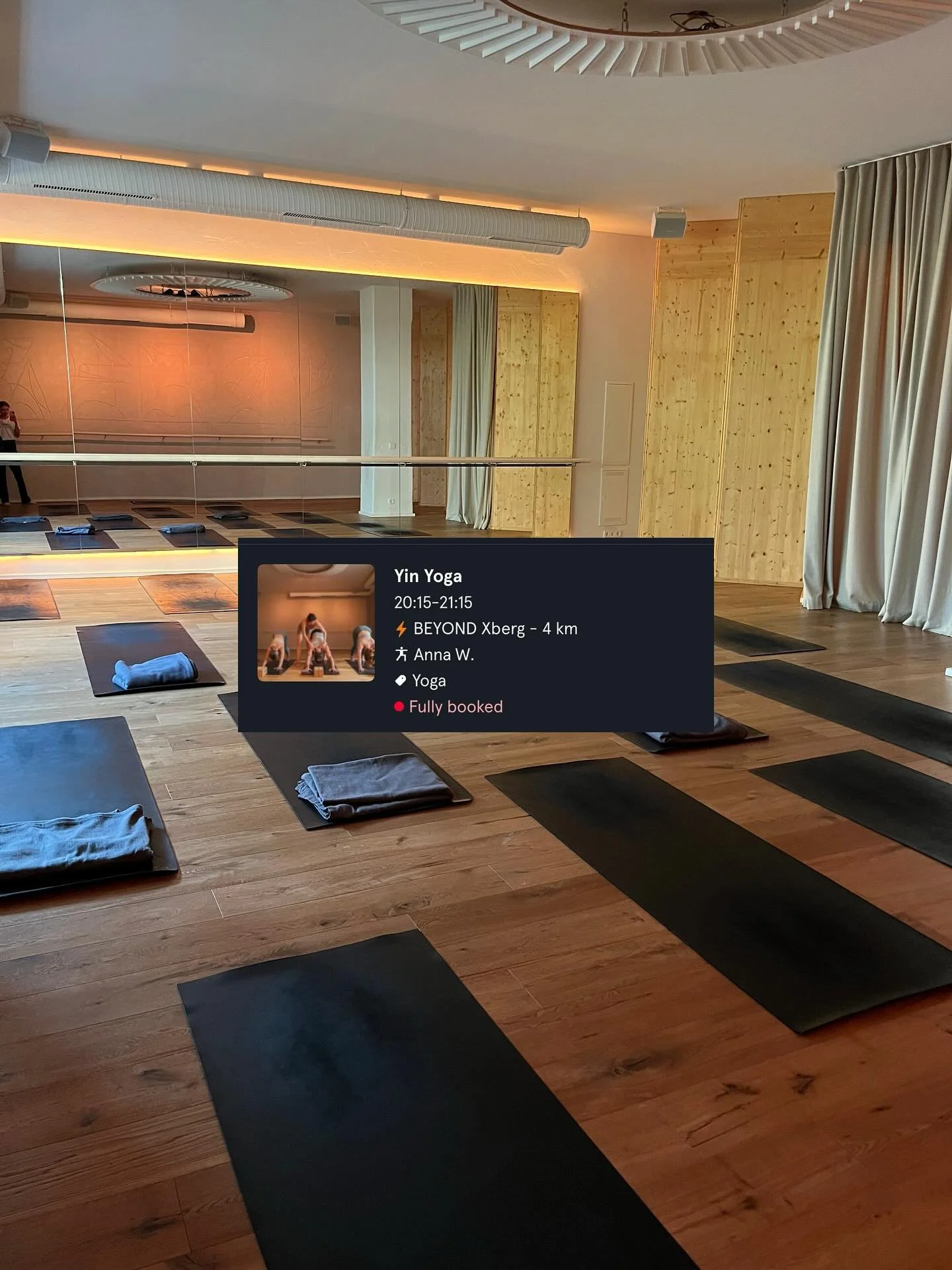 Summer is definitely o.v.e.r. in Northern Europe and lemme tell you - this was a tough one for me but here are some of my highlights: 
1. Teaching full classes @beyondbln 
2. Lake days with doggos and loved ones @1stday.ofsummer 
3. Family Time 
4. F