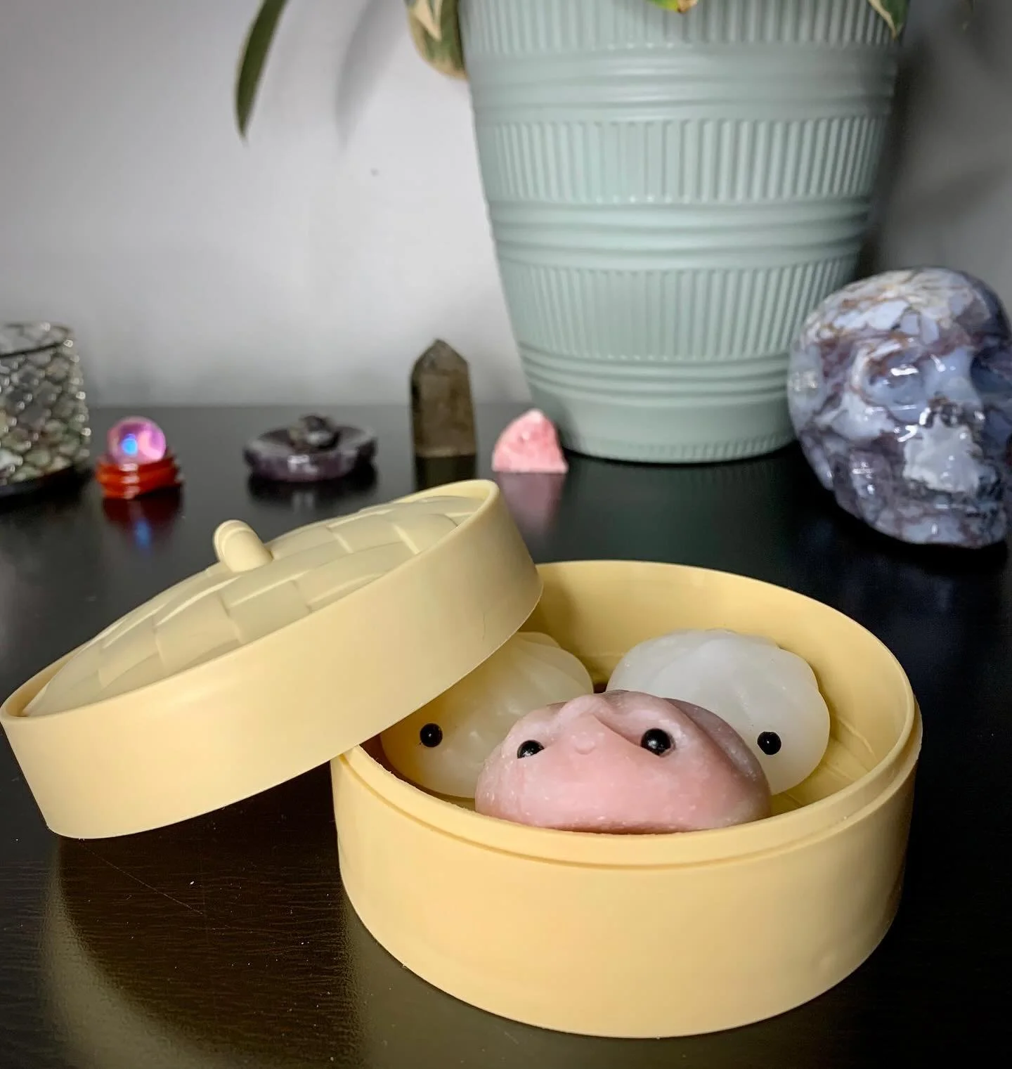 What&rsquo;s ꪀׁׅꫀׁׅܻᨰׁׅ today?
Good thing you asked! 

~ℂ𝕣𝕪𝕤𝕥𝕒𝕝 𝔻𝕦𝕞𝕡𝕝𝕚𝕟𝕘𝕤~

These 𝒶𝒹𝑜𝓇𝒶𝒷𝓁𝑒 &amp; 𝒻𝓊𝓃 little guys are just so cute and unique. I am obsessed! Each one of these buddies is a different material. Orange &amp; Whi