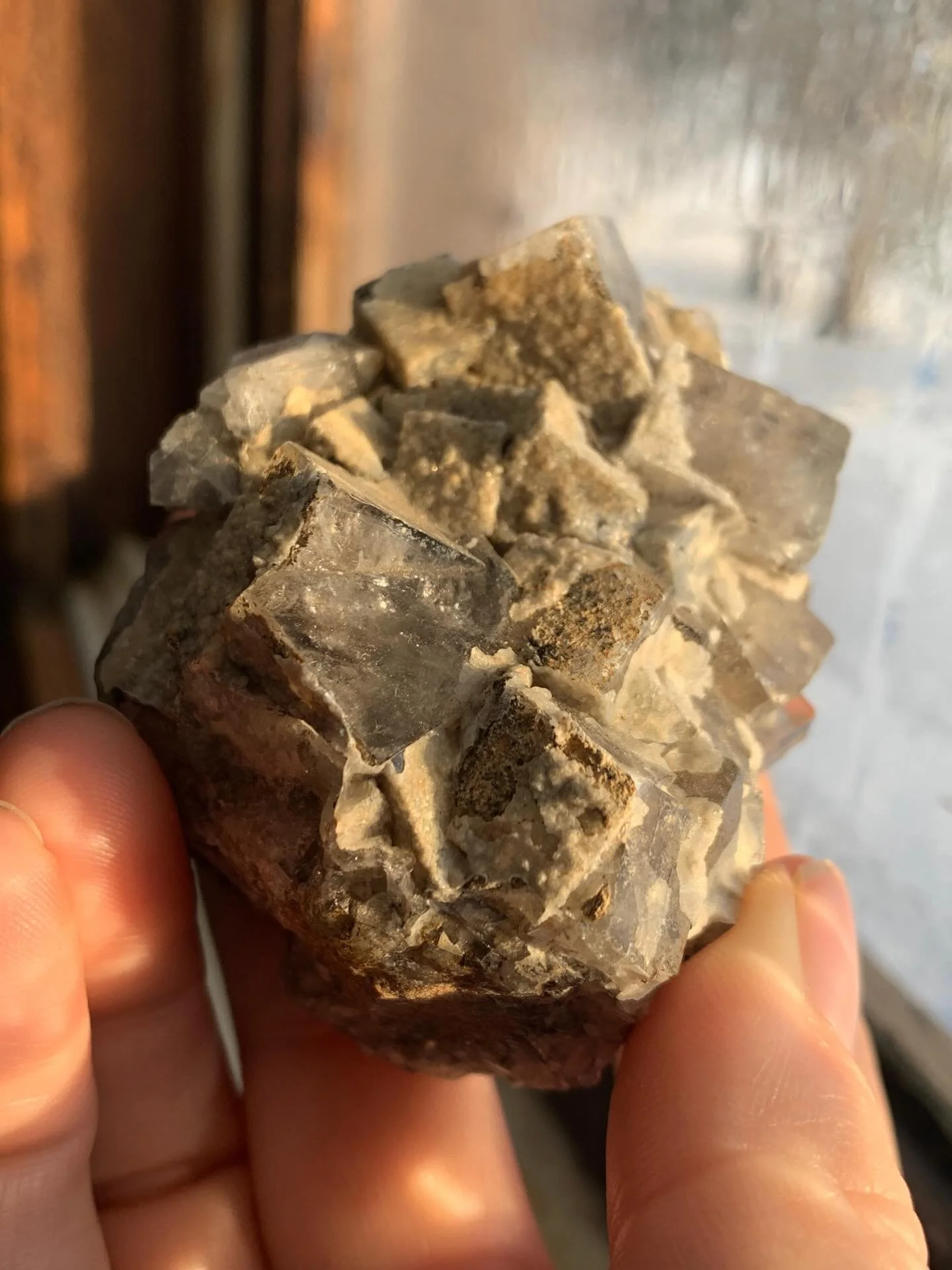 **~~This sugar 𝕤𝕟𝕠𝕨-𝕔𝕒𝕡𝕡𝕖𝕕 Fluorite is a 𝒲𝒾𝓃𝓉𝑒𝓇&rsquo;𝓈 𝒹𝓇𝑒𝒶𝓂 💭! The clarity is not able to be seen on camera but I sure tried! There are rainbows in the cubes, which are also crystal clear. This has it 𝓐ℒℒ. Probably my second