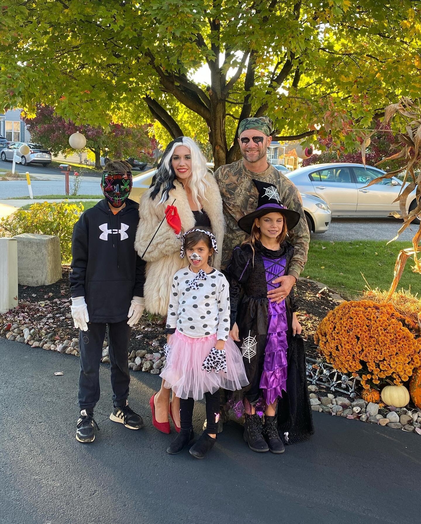 Halloween has quickly become one of my favorites. A weekend full of a Halloween party,sessions, birthday parties and our annual party/trick or treat night! 
My house(and Inbox) is a mess but my heart is full.