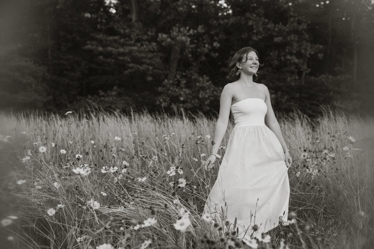 ✨ Tess ✨
You know that friend who&rsquo;s always the one behind the camera?
That&rsquo;s Tess.
So having her in front of the lens was over do. 
Adventurous, active, and a world traveler &mdash; this season is such an exciting chapter for her. 

Now s