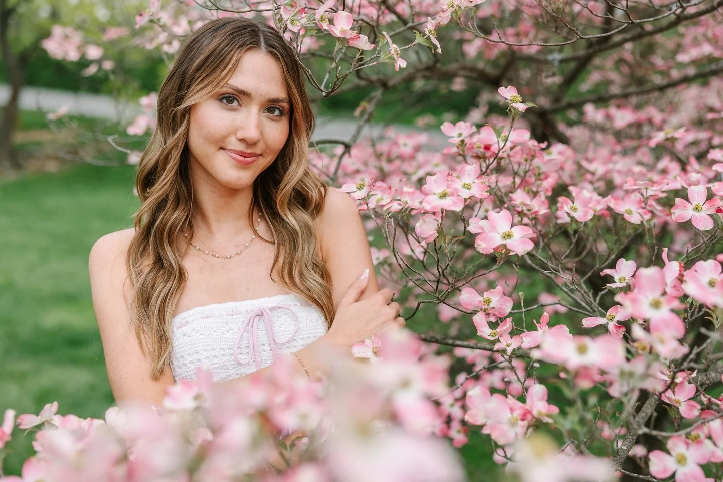 If there is a pretty spring tree in bloom during your session&hellip; I will make you part of it. Can&rsquo;t help myself 🌸🌸🌸