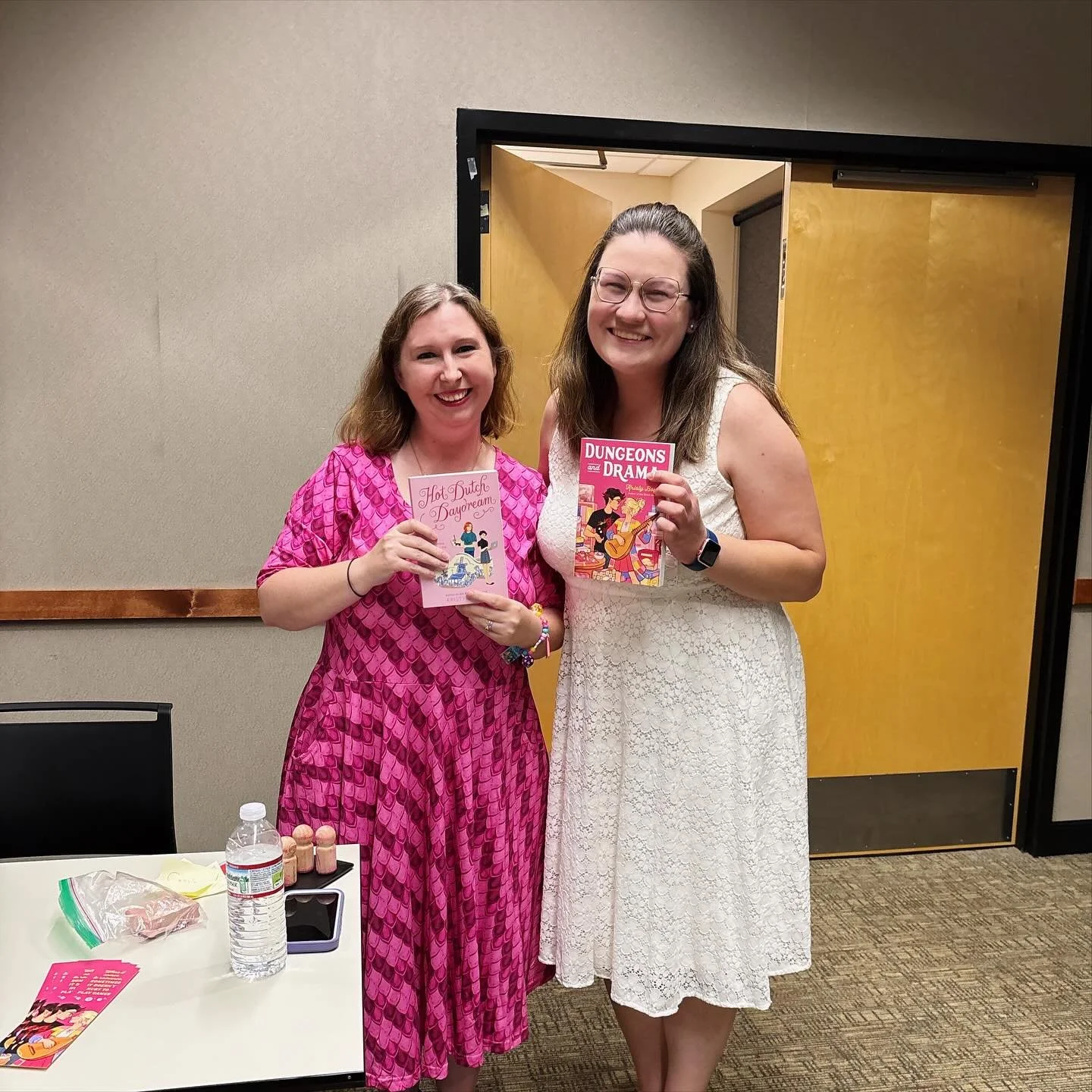 #qotd: Have you ever played D&amp;D?

Last night, I met one of my favorite authors irl 🩷🤩 @kristylboyce is the author of the swoony YA romances DUNGEONS &amp; DRAMA, DATING &amp; DRAGONS, HOT BRITISH BOYFRIEND, and HOT DUTCH DAYDREAM. I especially 