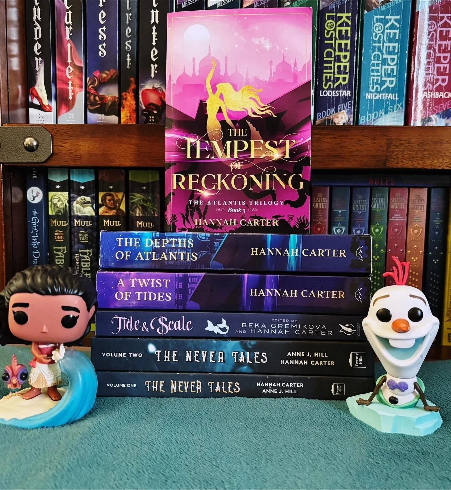 It&rsquo;s fitting that I&rsquo;m reading my bestie&rsquo;s new book on her birthday 🩷🧜🏻&zwj;♀️ 

Happy birthday to my best friend @mermaidhannahwrites 😍 she is so incredibly talented and I&rsquo;m so proud of her. (Also, you should read her book