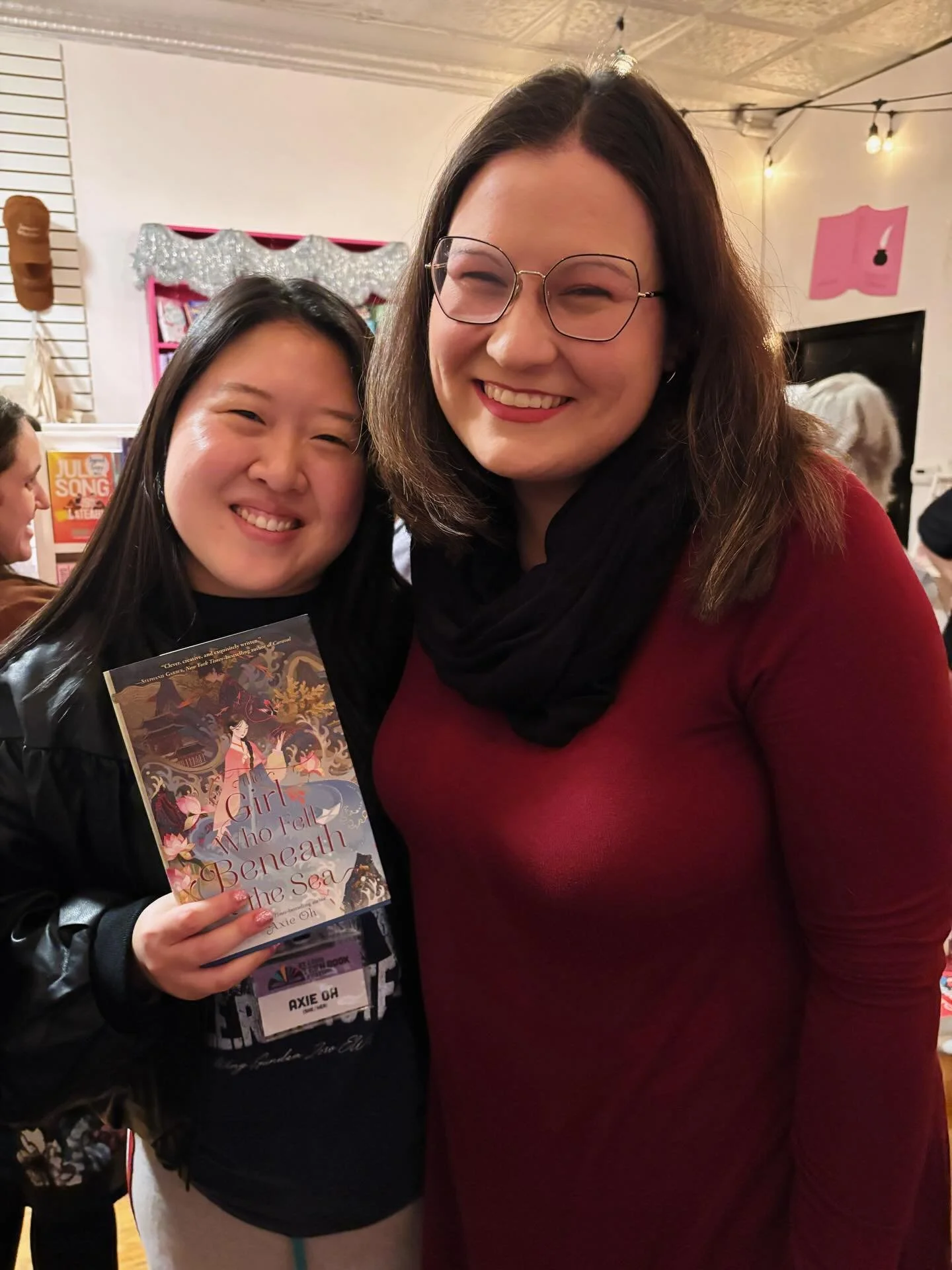 My fourth STL Teen Book Festival was a success 🤩📚 

Some highlights:
~ meeting @axieoh , the author I was most excited to see, and getting to talk with her about how much I love THE GIRL WHO FELL BENEATH THE SEA! 🌊 also, her amazing sheep sweater 