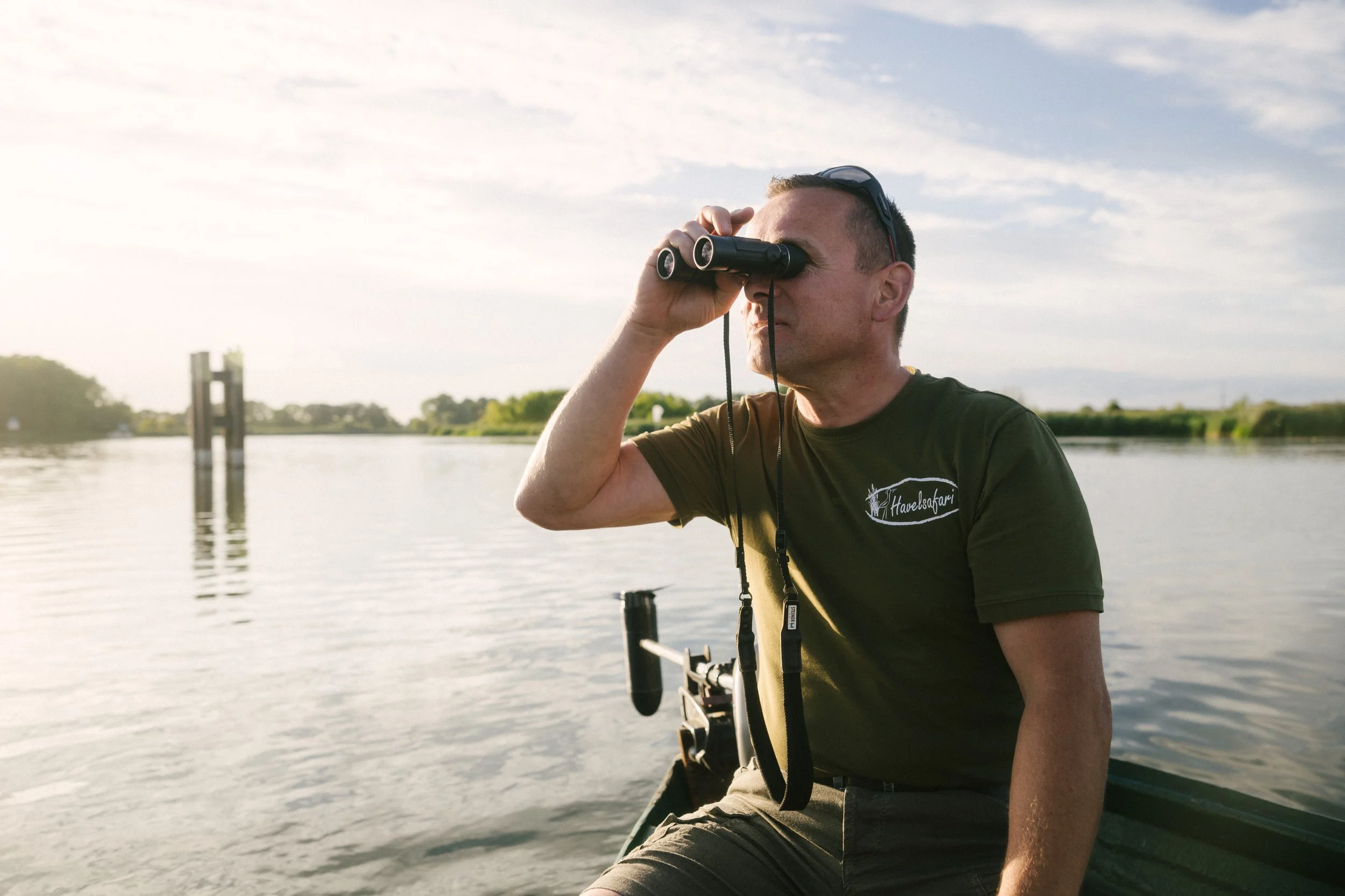 NABU Havel Renaturierung Kano Reportagefotografie Natur Brandenburg Mann mit Fernglas