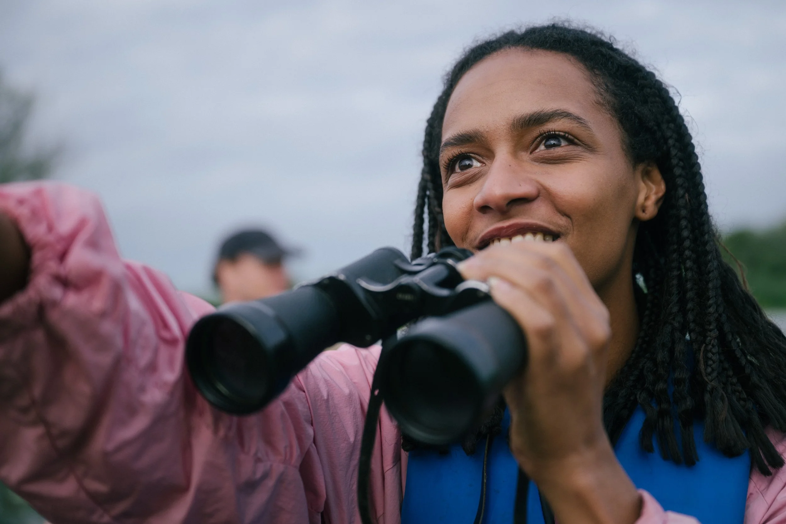NABU Havel Renaturierung Kano Reportagefotografie Natur Brandenburg Frau mit Fernglas