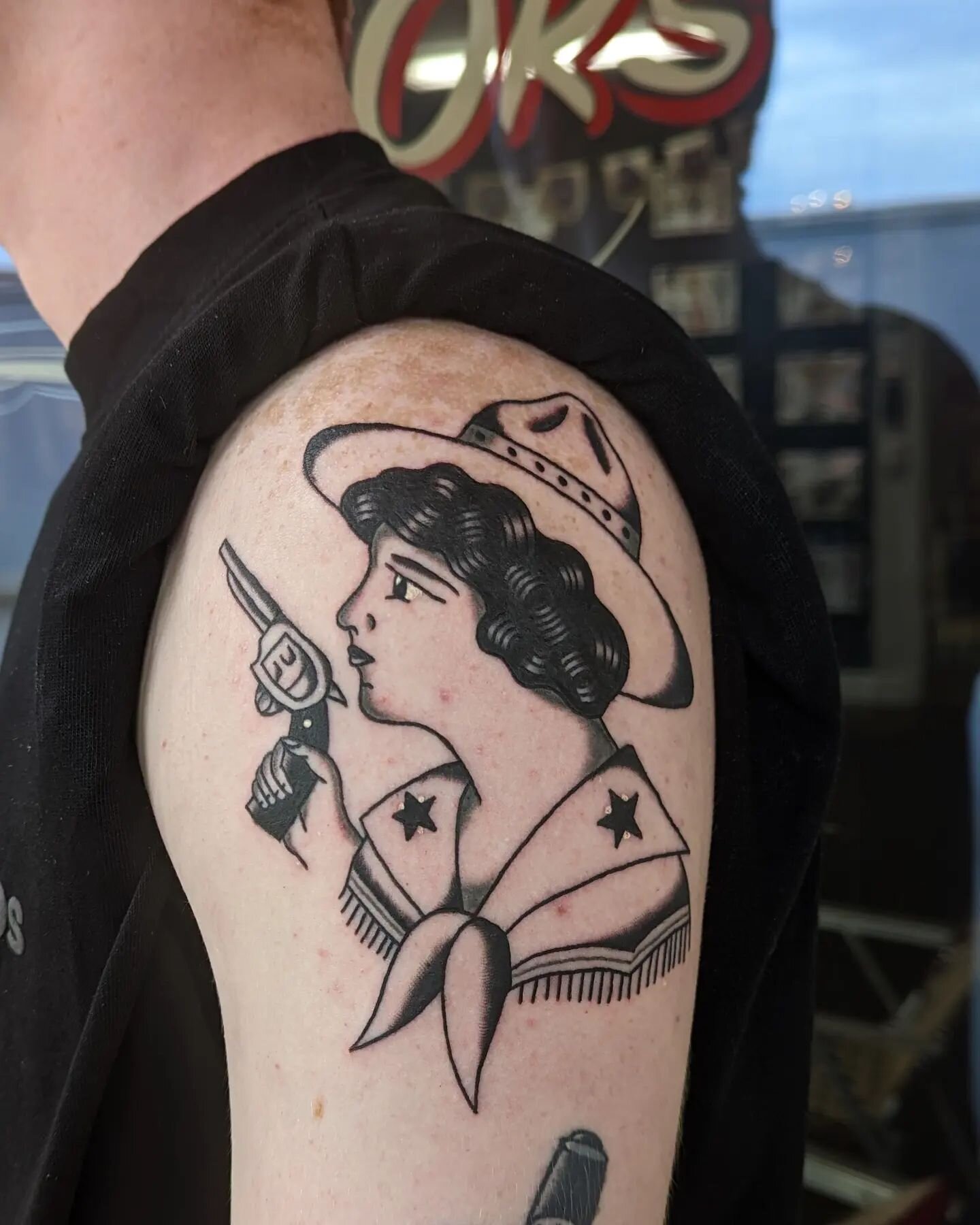 Stripped down western lady for my friend @cadeashton_. Thanks again!
&bull;
&bull;
&bull;
#traditionaltattoo #americanatattoos #americantraditionaltattoo #percywaters #ladytattoo #classic #bold #lonesomeblueelectrictattoo #alabamatattooer