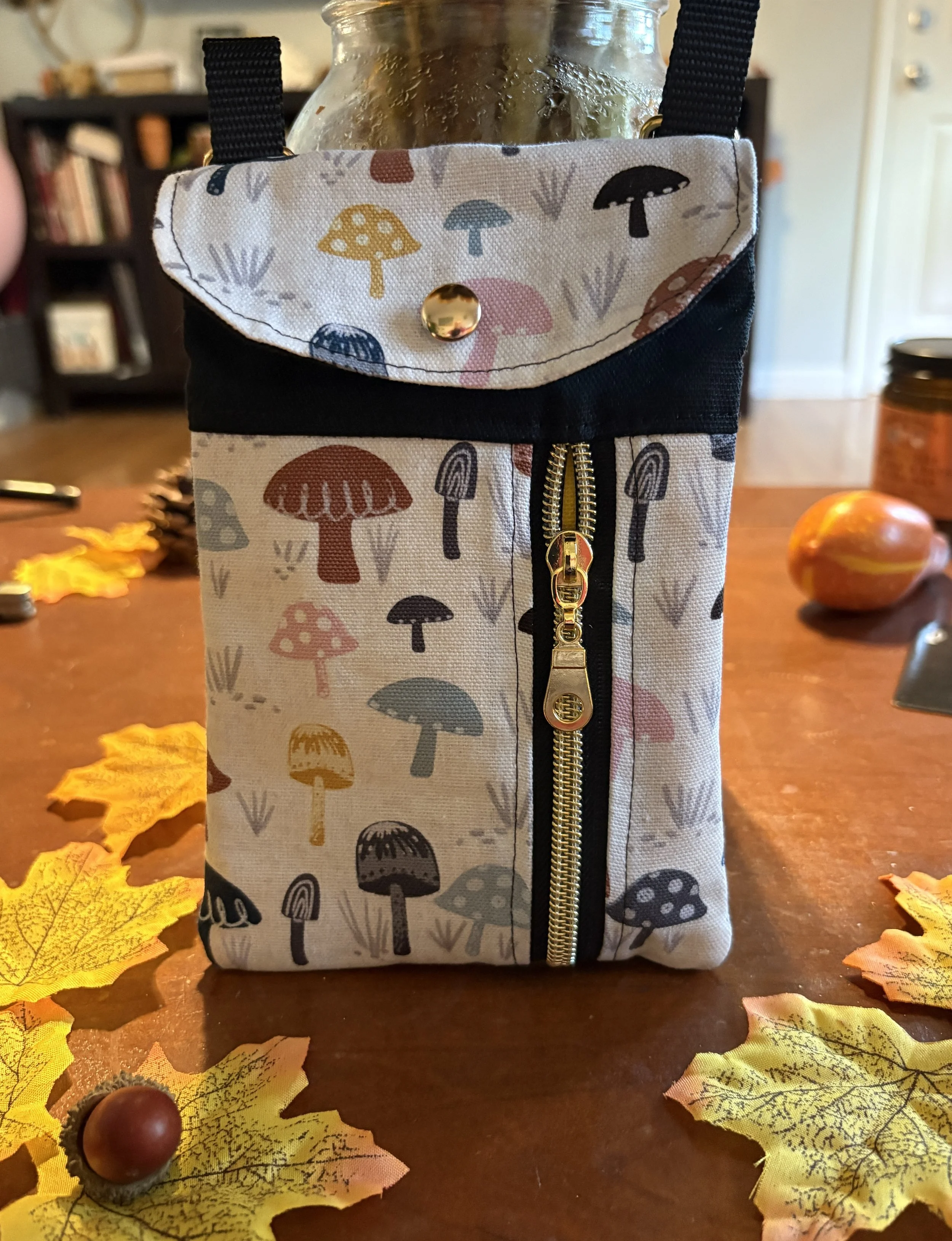 Mushroom design (gold zipper)