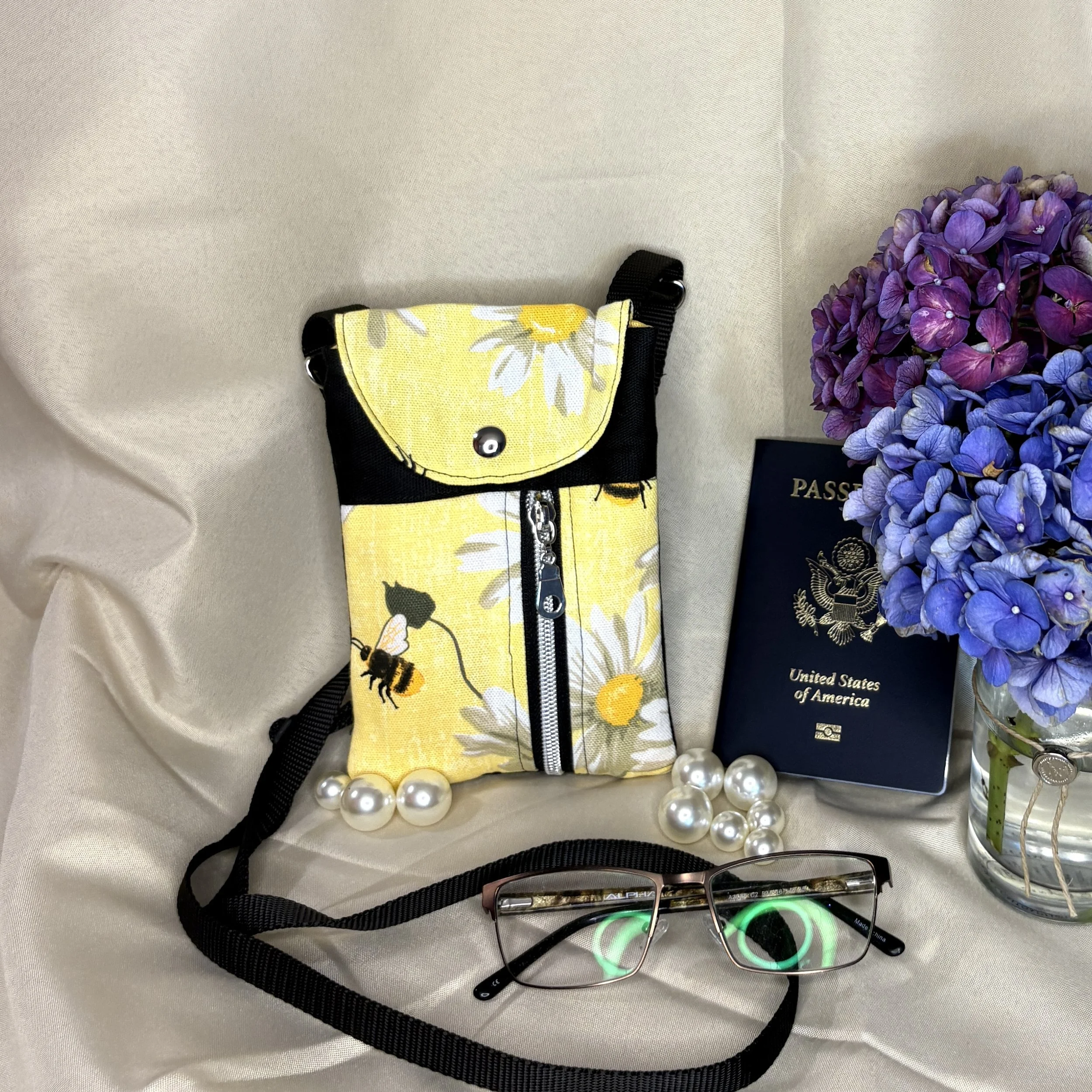 Yellow bees (silver zipper)