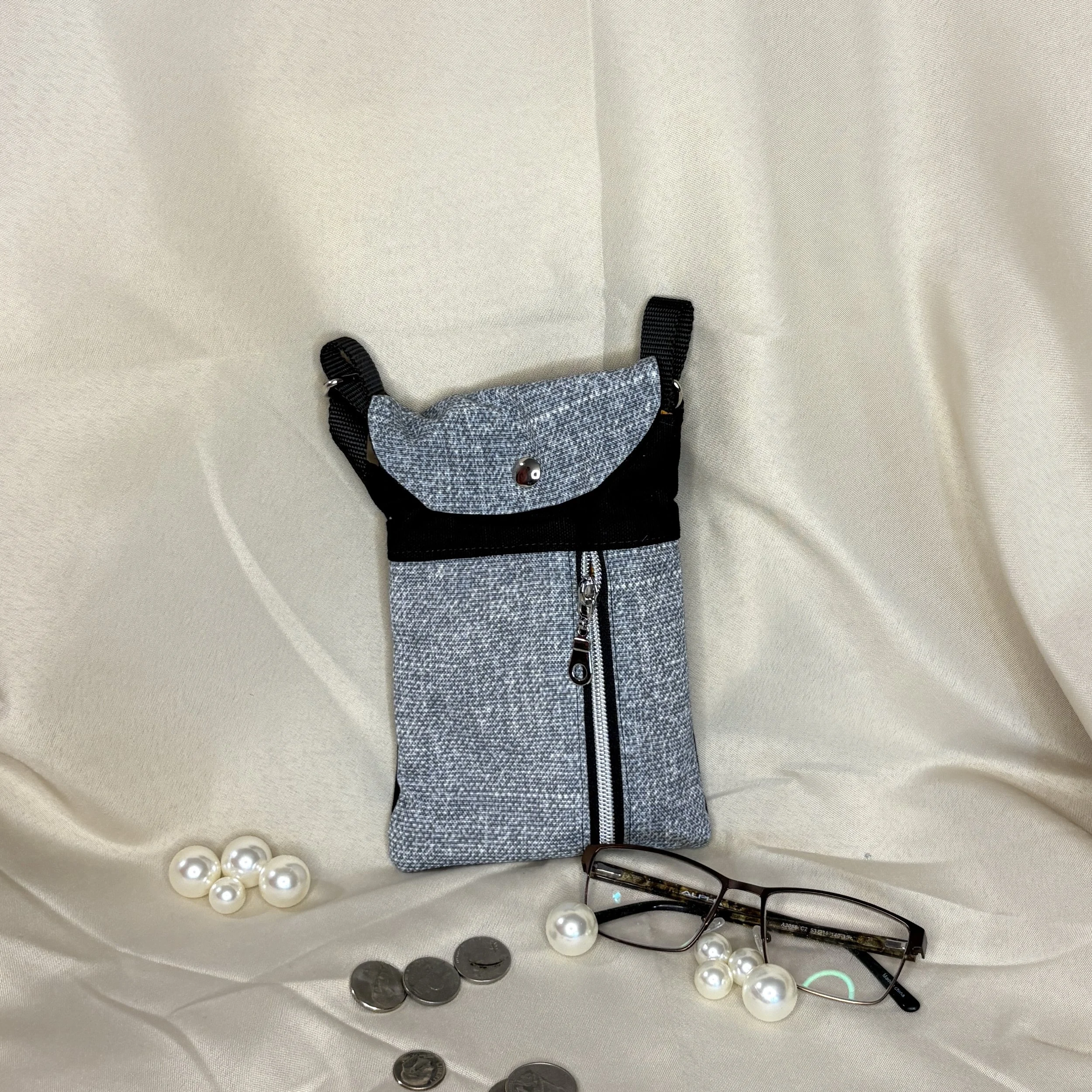 Blue denim (silver zipper)